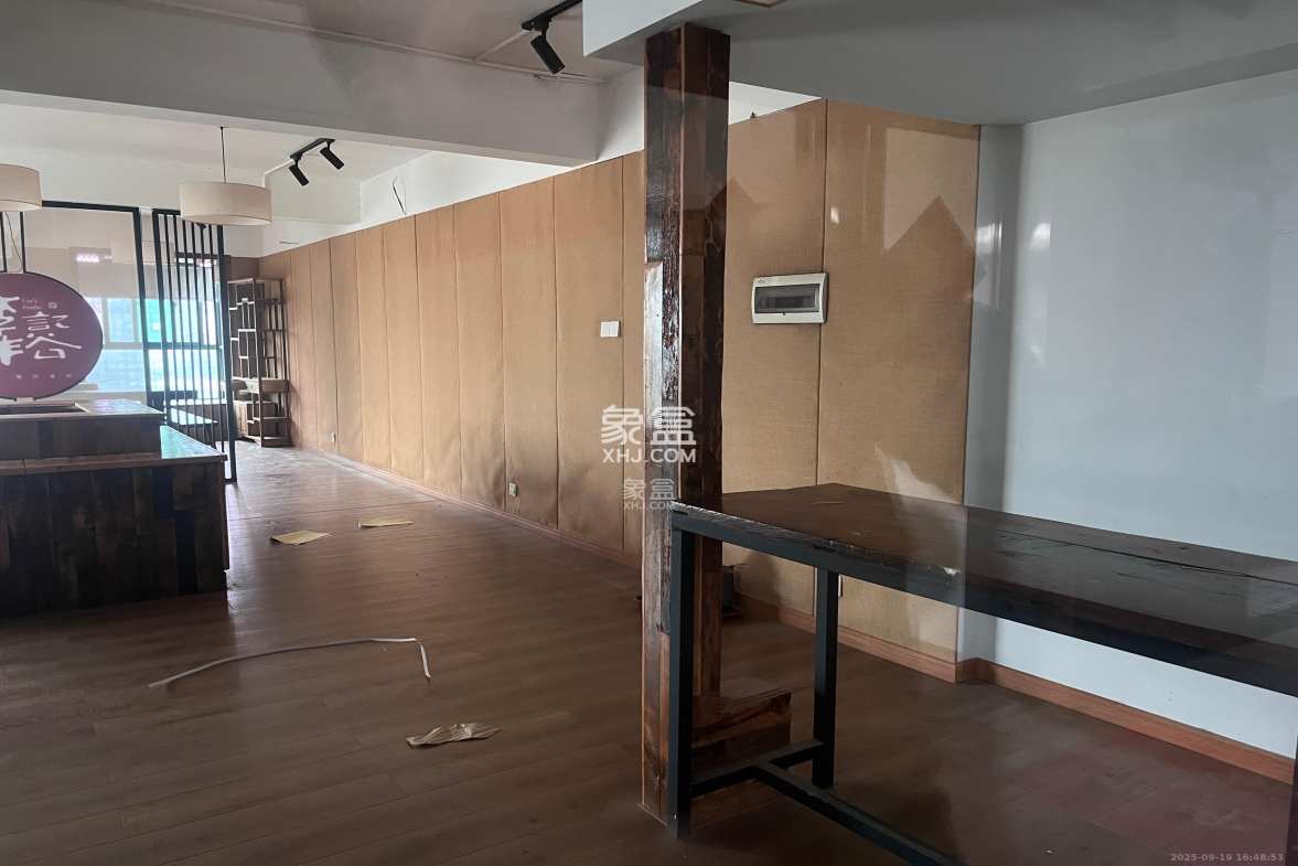 高桥财富大厦 1室1厅1卫 2600.0元/月 高桥财富大厦 1室1厅1卫 2600.0元/月室内图