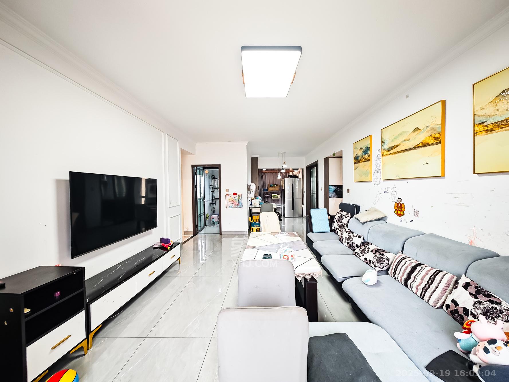 钱隆世家 4室2厅2卫 110.0万 钱隆世家 4室2厅2卫 110.0万客厅