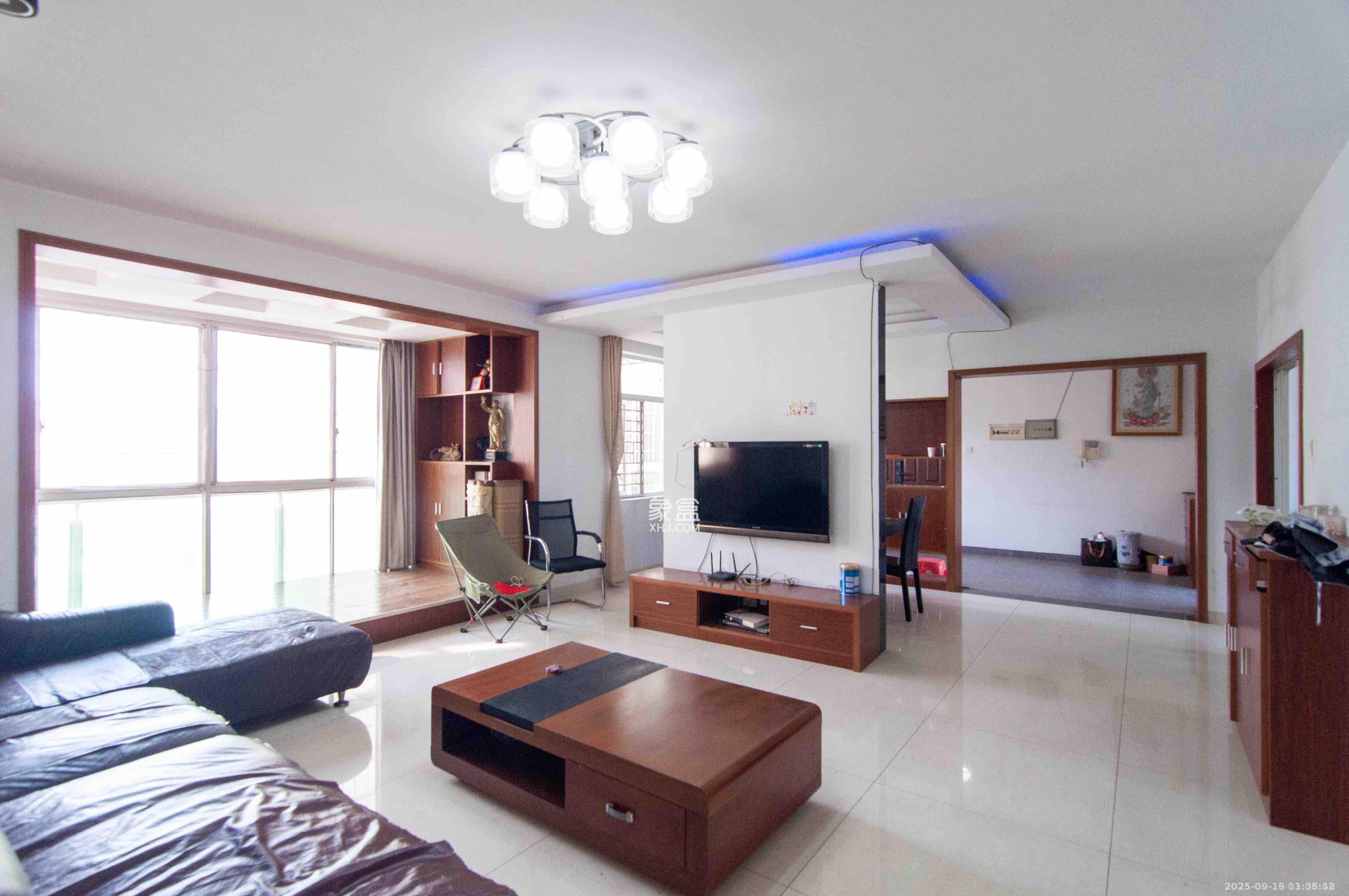 湘麓国际 3室2厅2卫 2600.0元/月 湘麓国际 3室2厅2卫 2600.0元/月室内图