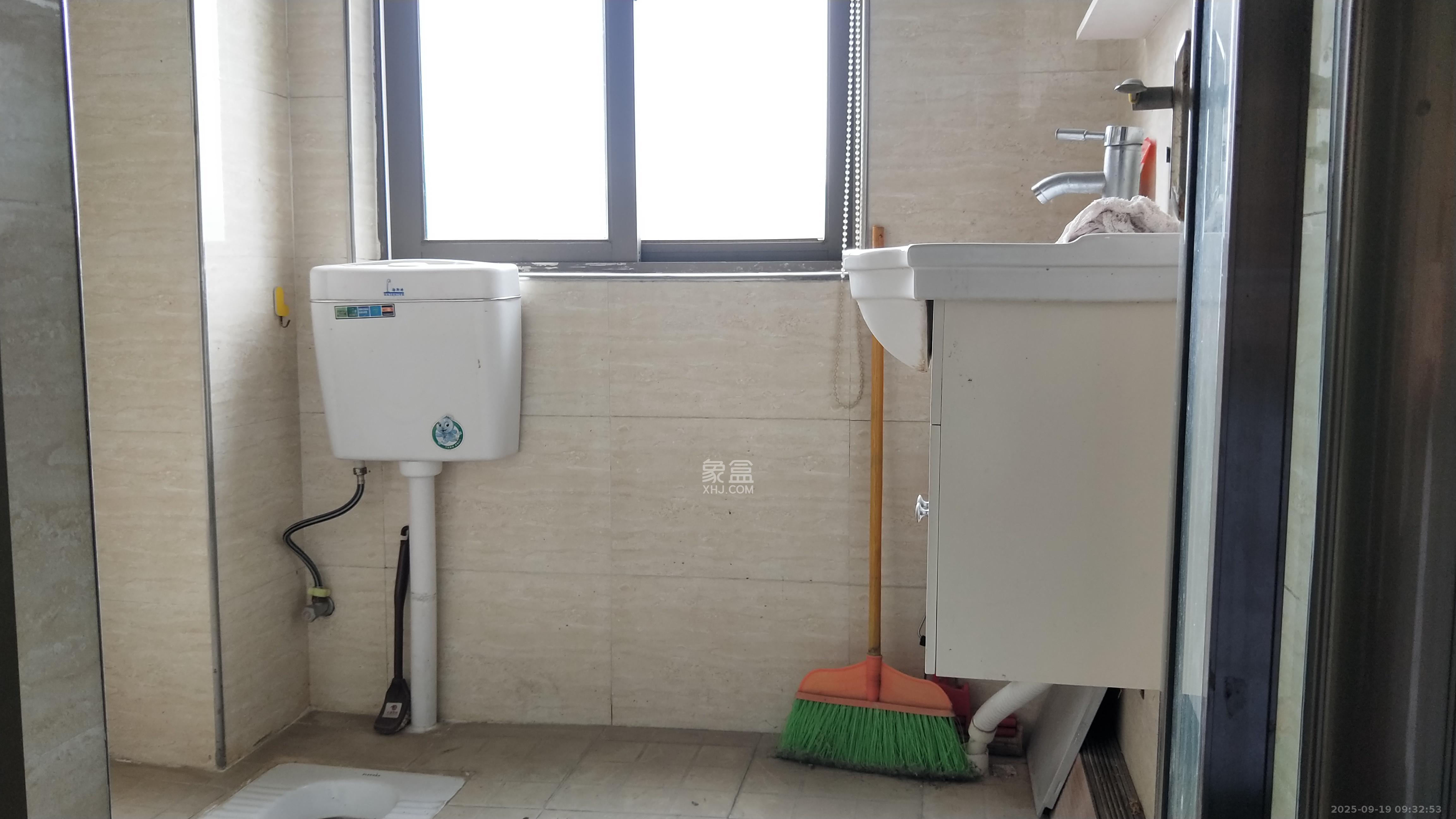 阳光晶城  2室2厅1卫    1900.0元/月室内图