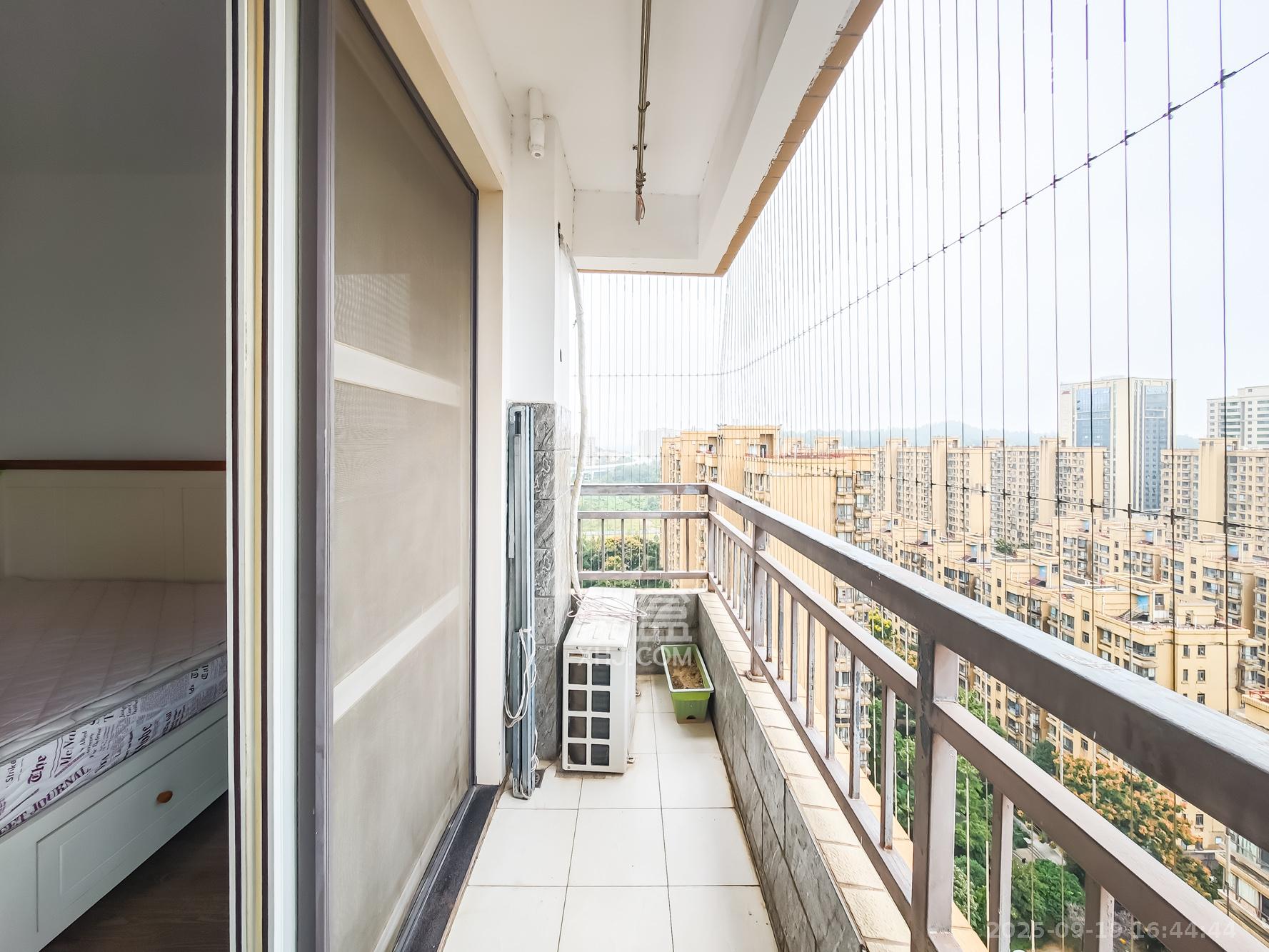 山语城二期  3室2厅1卫    69.8万阳台