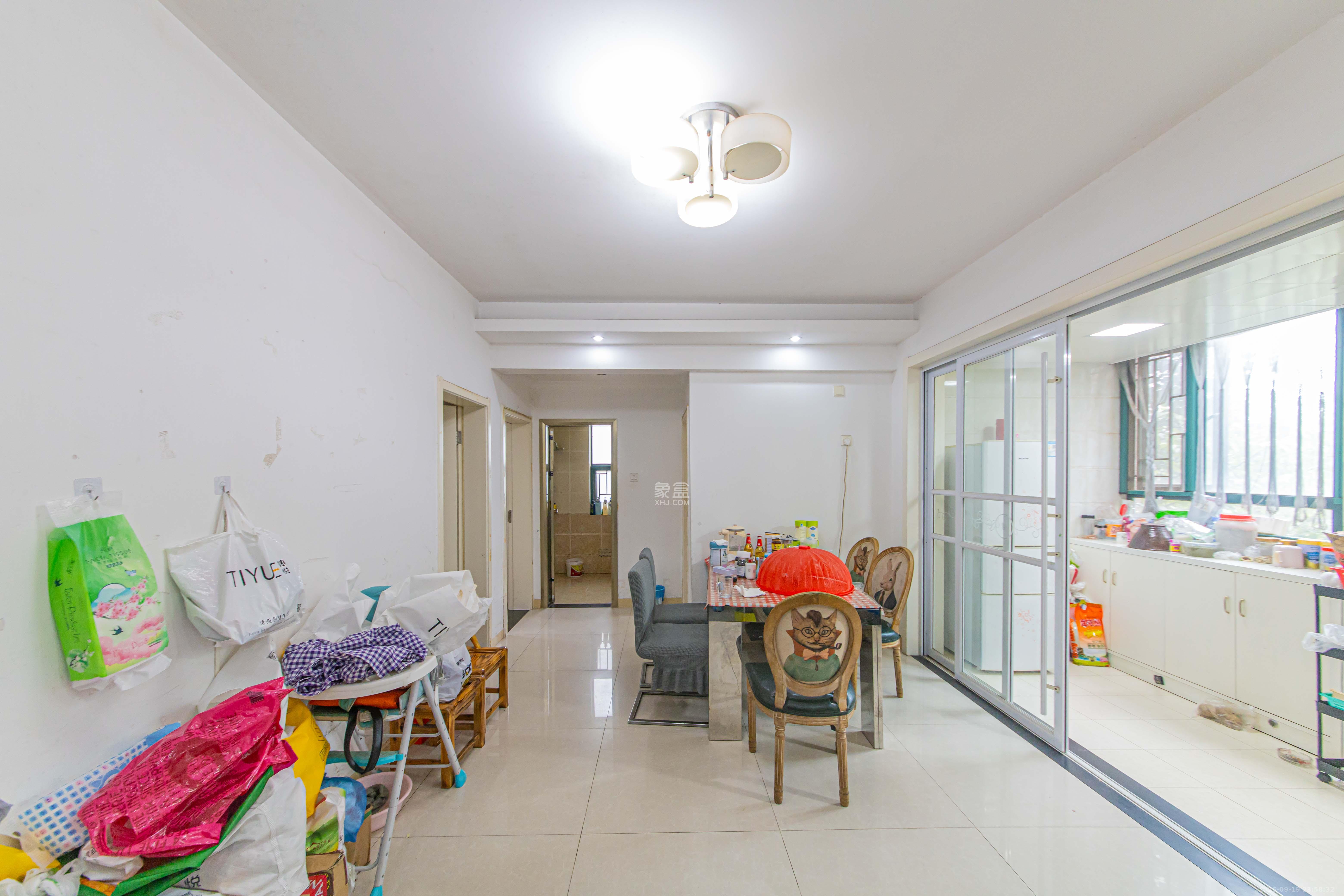 华电湘苑  3室2厅2卫    125.0万客厅