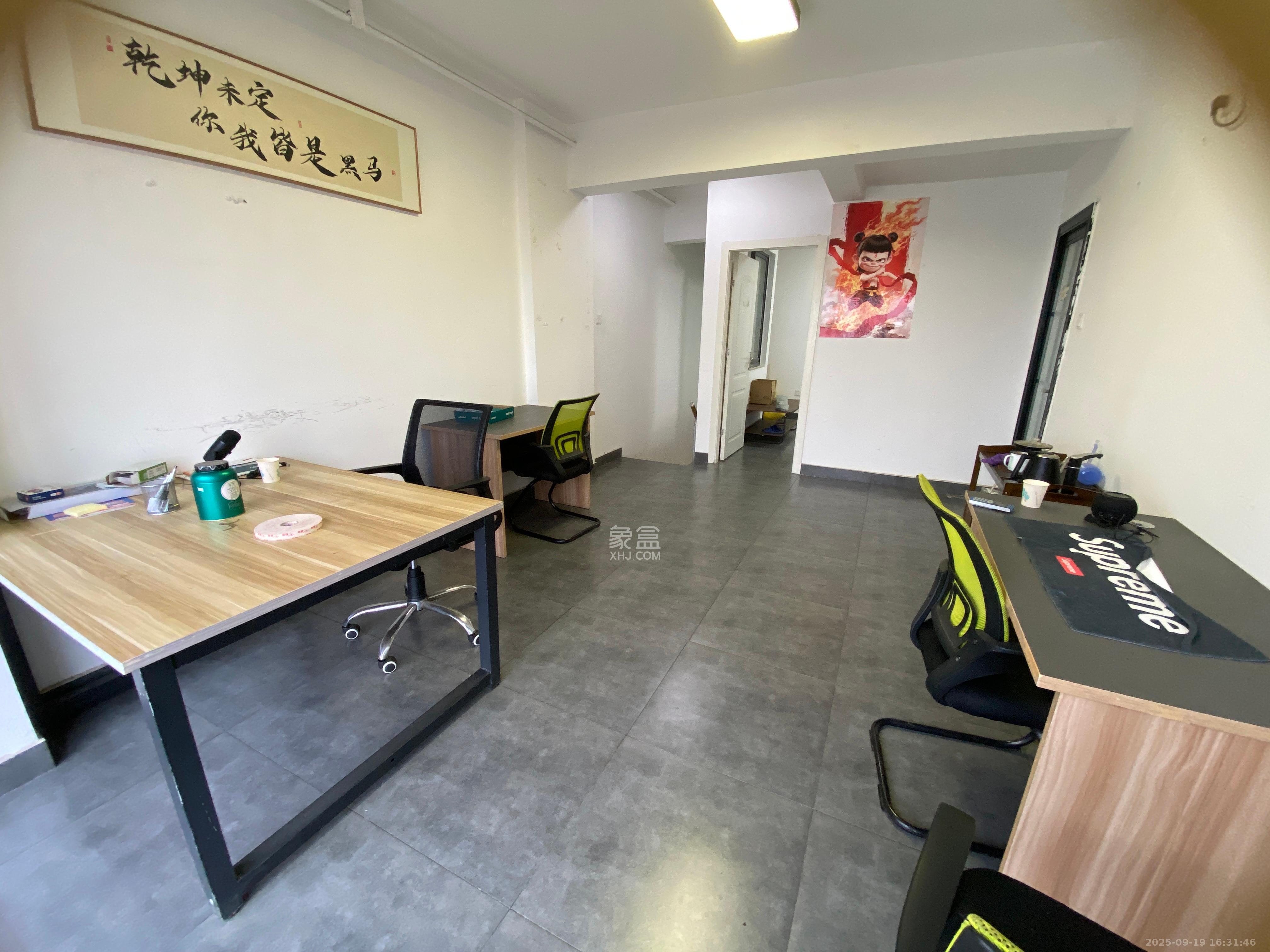 雅阁国际  2室2厅1卫    2300.0元/月室内图