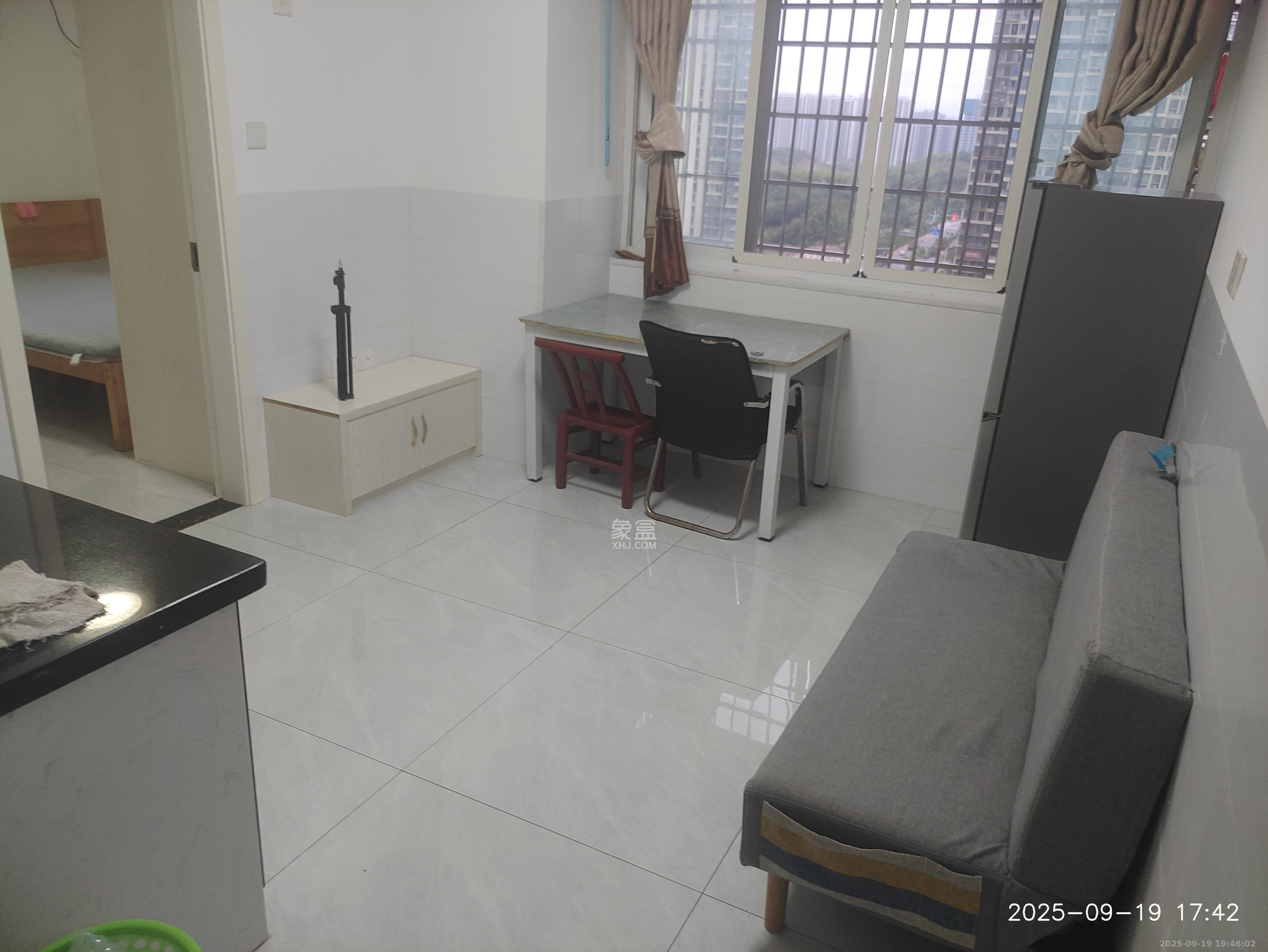 桥头家苑一期 1室1厅0卫 1100.0元/月 桥头家苑一期 1室1厅0卫 1100.0元/月室内图