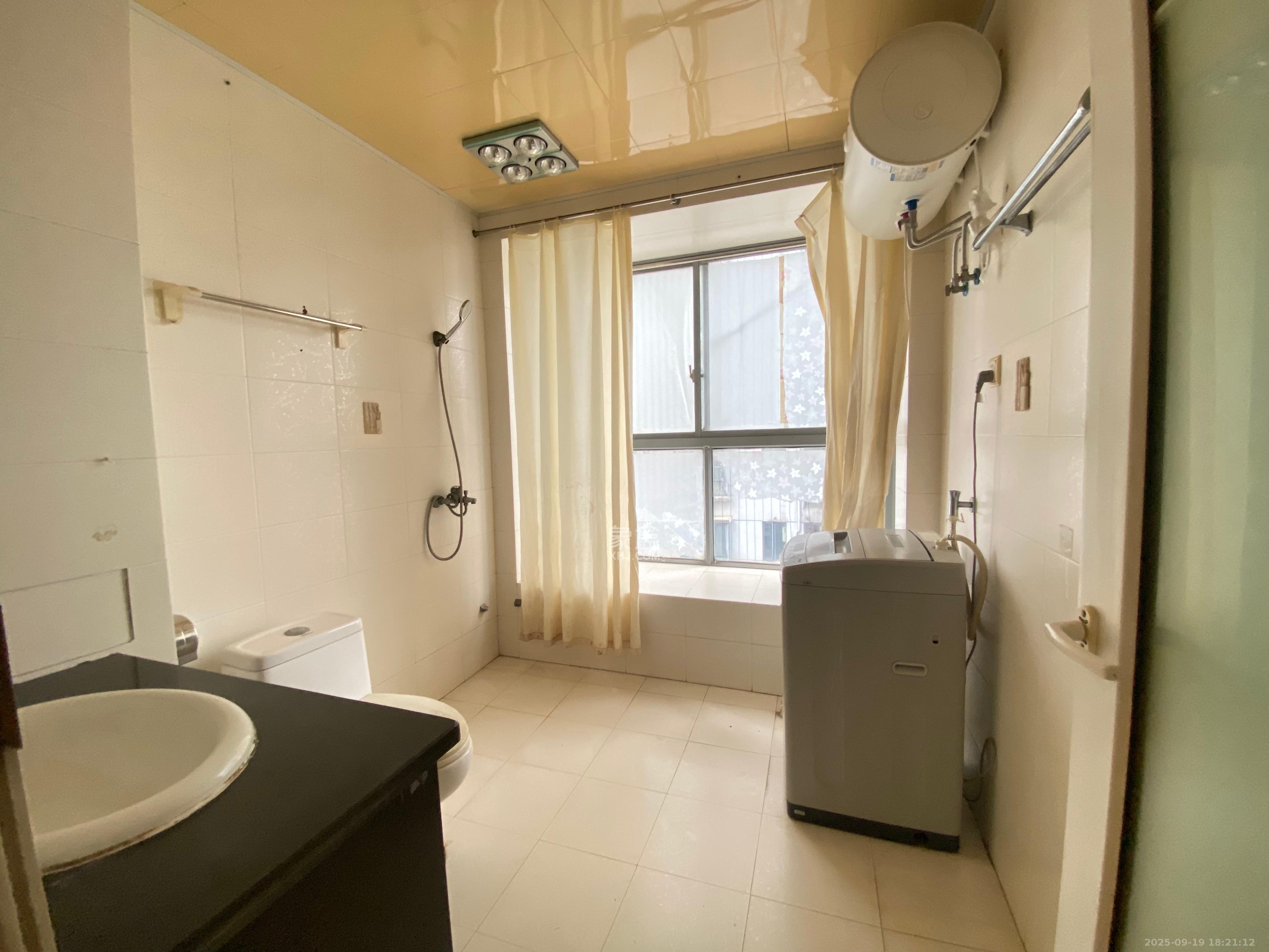 兴威新嘉园 3室2厅2卫 4000.0元/月 兴威新嘉园 3室2厅2卫 4000.0元/月室内图