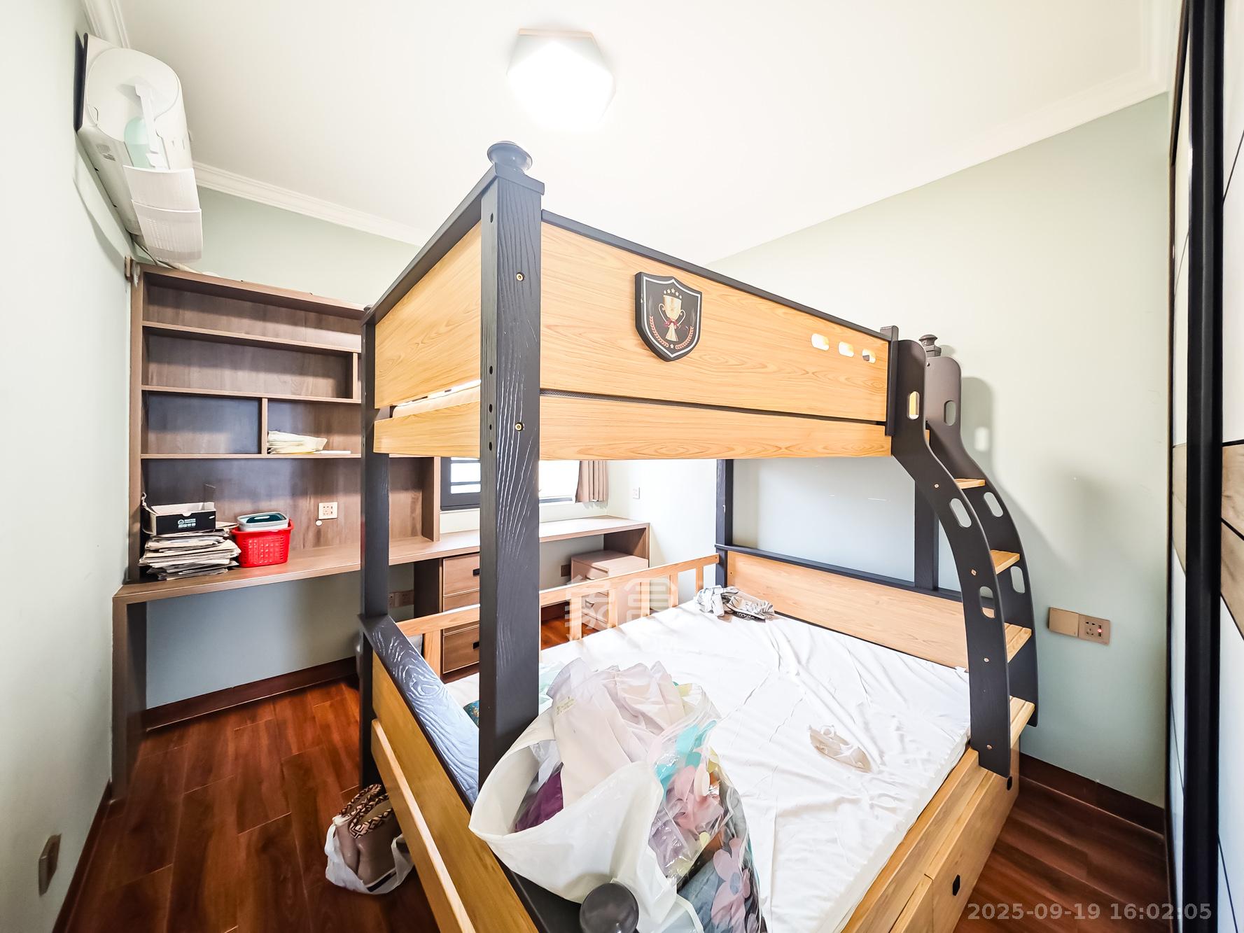 钱隆世家 4室2厅2卫 110.0万 钱隆世家 4室2厅2卫 110.0万卧室