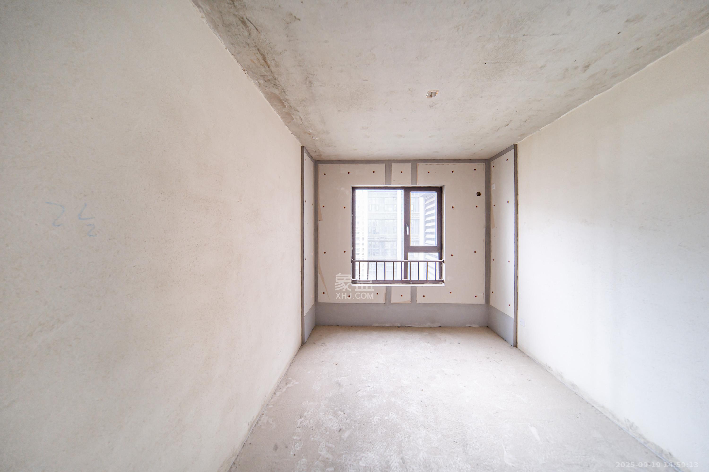 城发恒伟星雅韵(恒伟星辉苑) 4室2厅2卫 188.0万 城发恒伟星雅韵(恒伟星辉苑) 4室2厅2卫 188.0万卧室