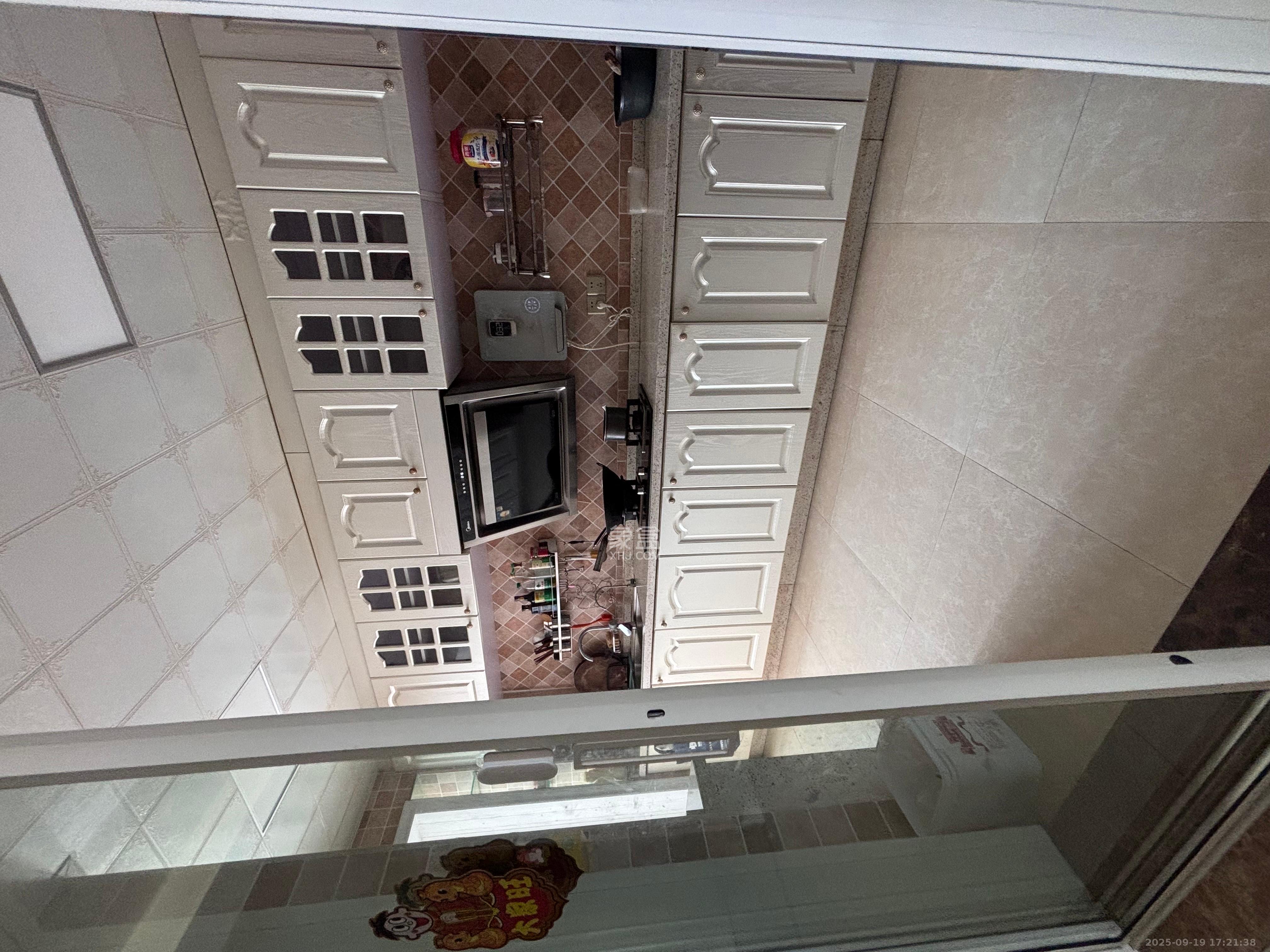 芙佳花园  4室2厅2卫    2500.0元/月室内图