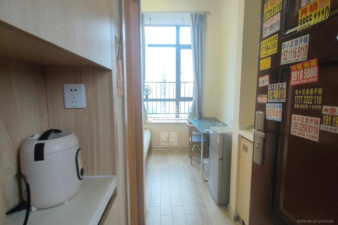 兰亭湾畔 1室1厅1卫 800.0元/月 兰亭湾畔 1室1厅1卫 800.0元/月室内图