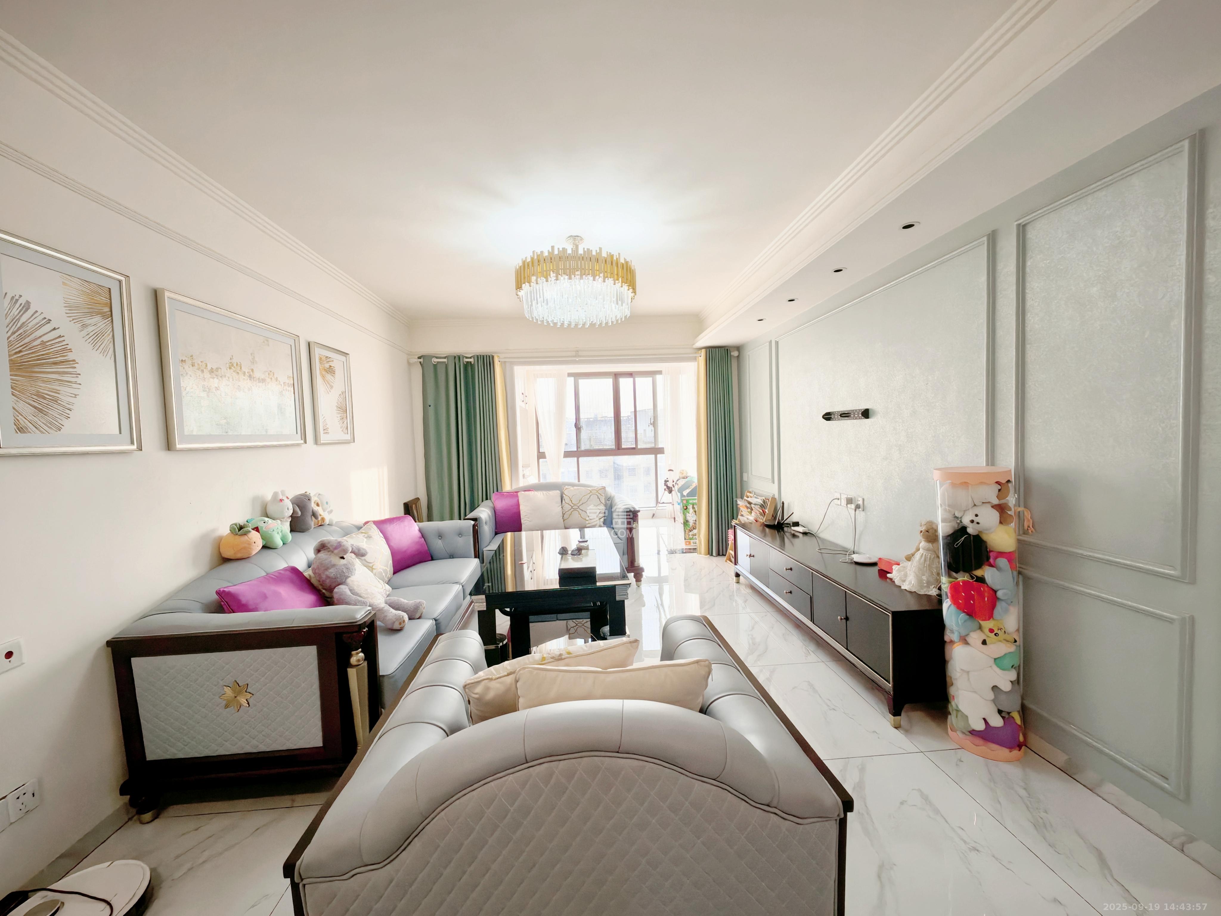 碧桂园中央花园 3室2厅2卫 3500.0元/月 碧桂园中央花园 3室2厅2卫 3500.0元/月室内图