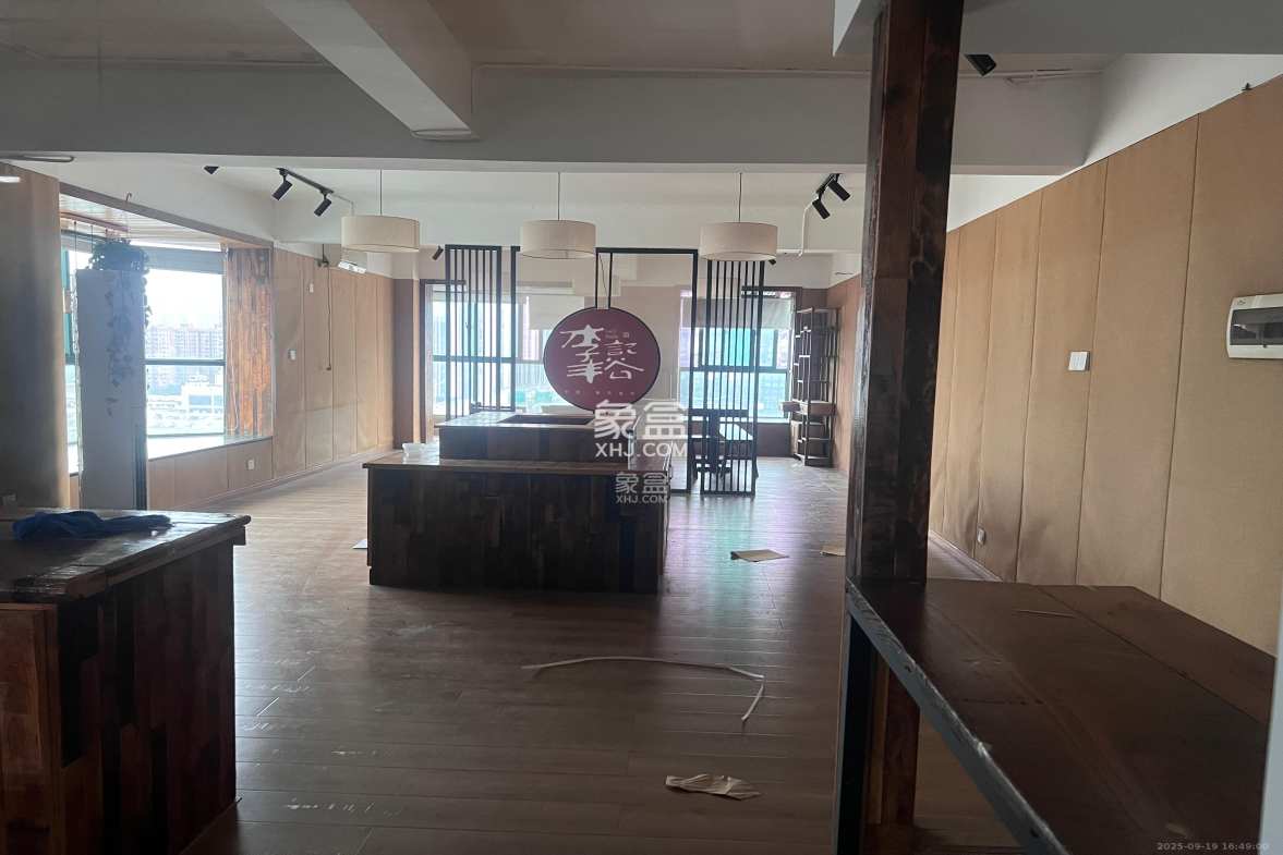 高桥财富大厦 1室1厅1卫 2600.0元/月 高桥财富大厦 1室1厅1卫 2600.0元/月室内图