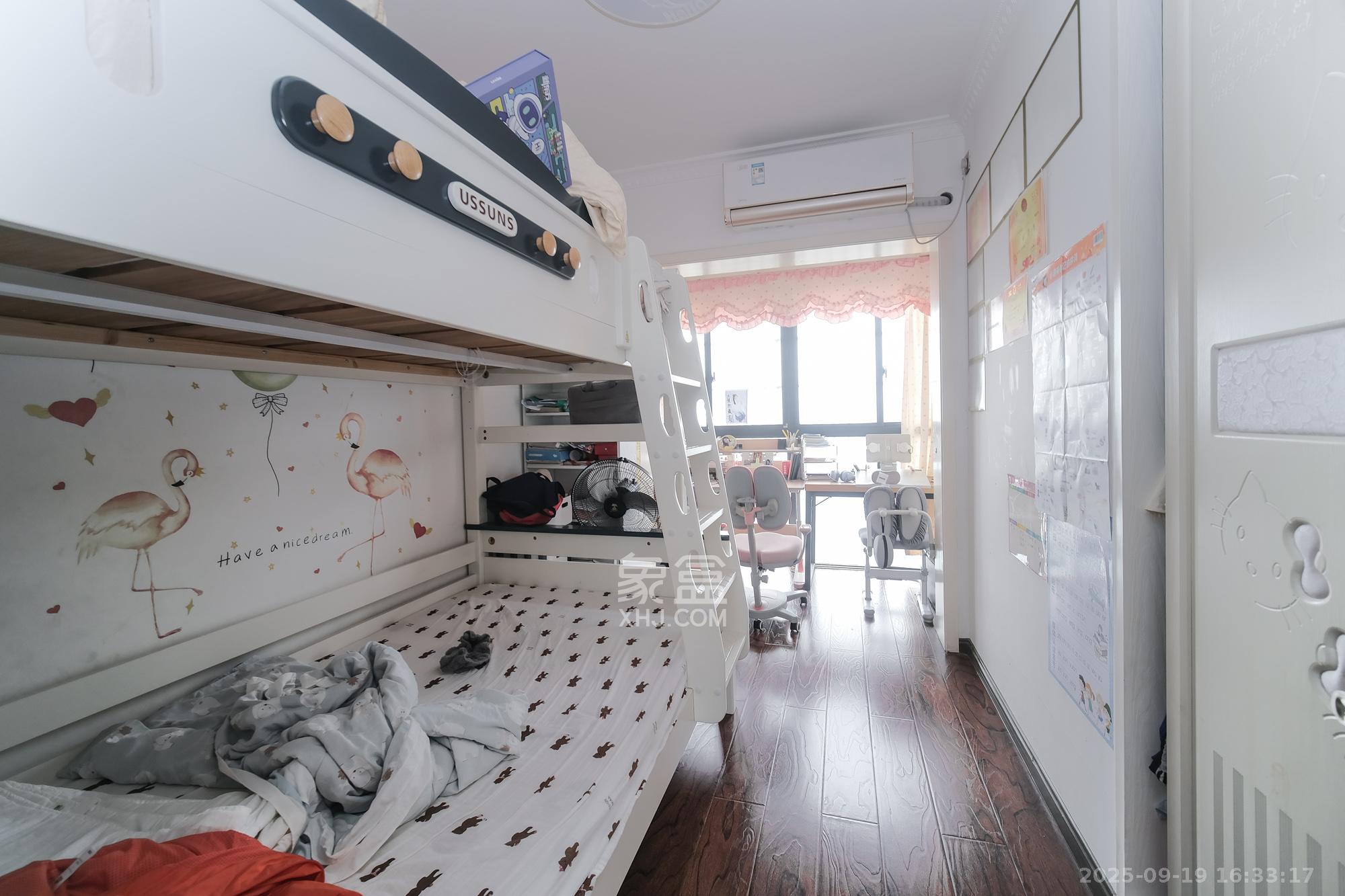 山水湾 3室2厅2卫 68.8万 山水湾 3室2厅2卫 68.8万卧室