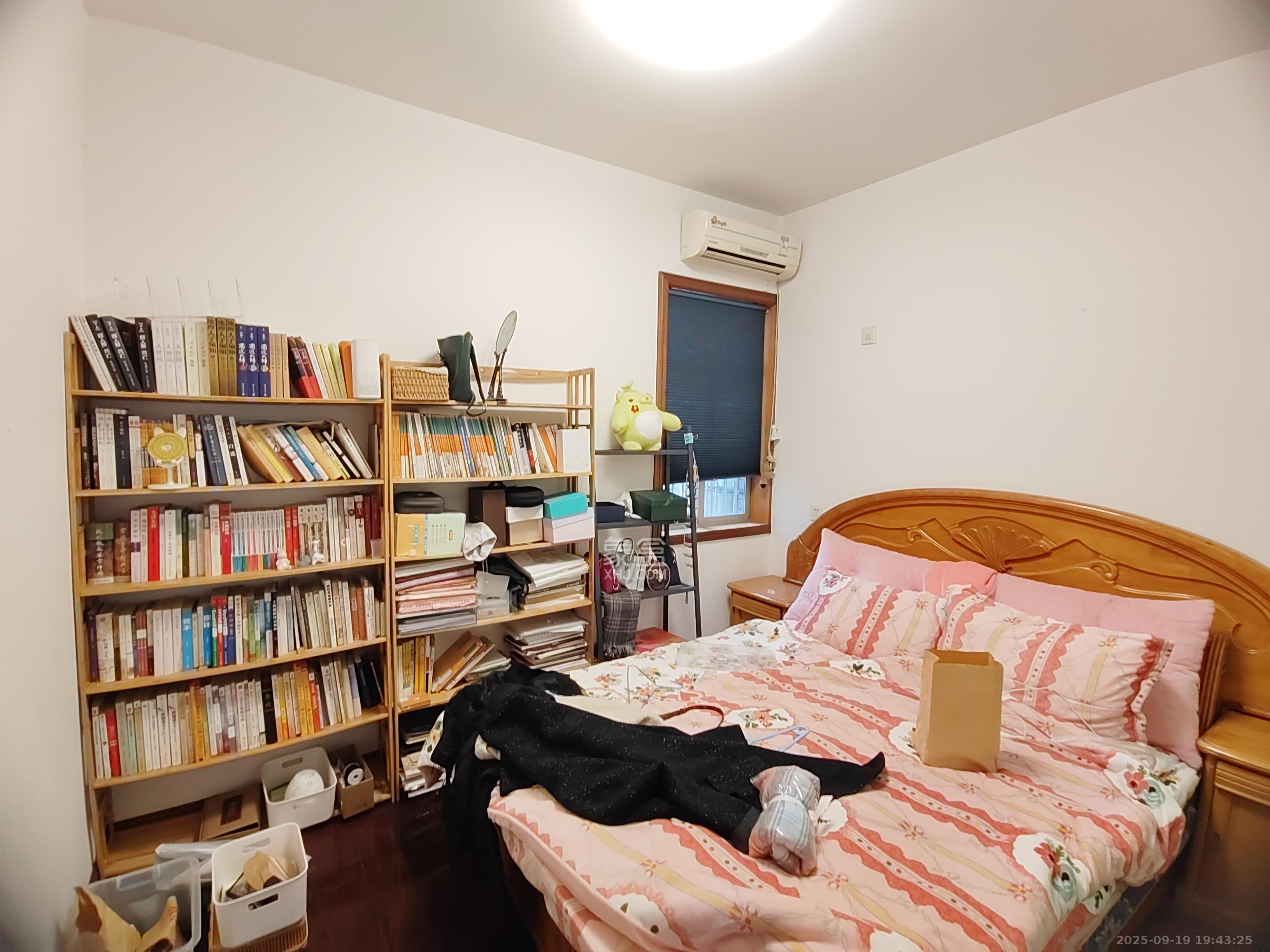 新雅园  3室2厅2卫    2000.0元/月室内图