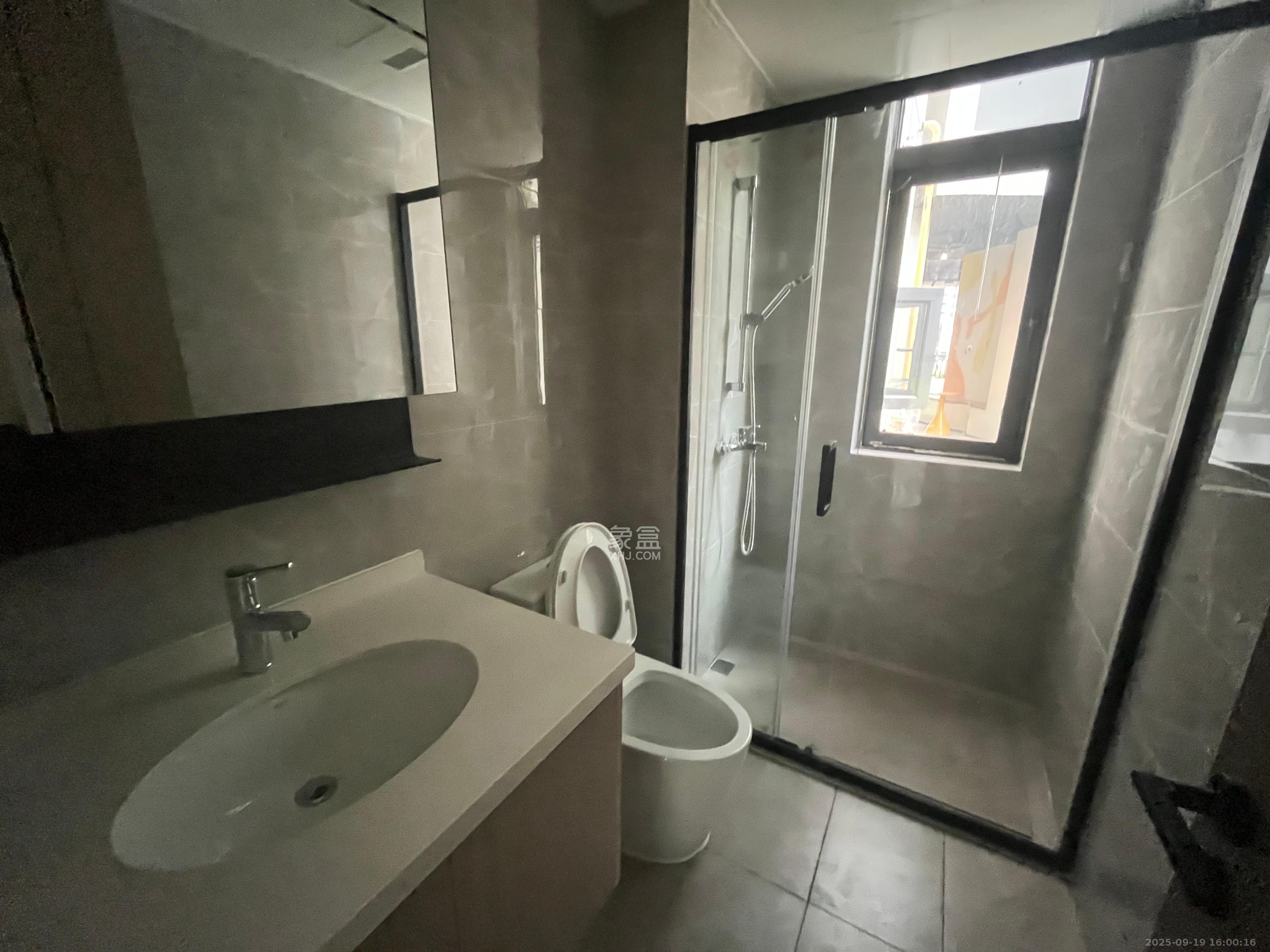 长沙北中心保利时代G区 3室2厅2卫 2700.0元/月 长沙北中心保利时代G区 3室2厅2卫 2700.0元/月室内图