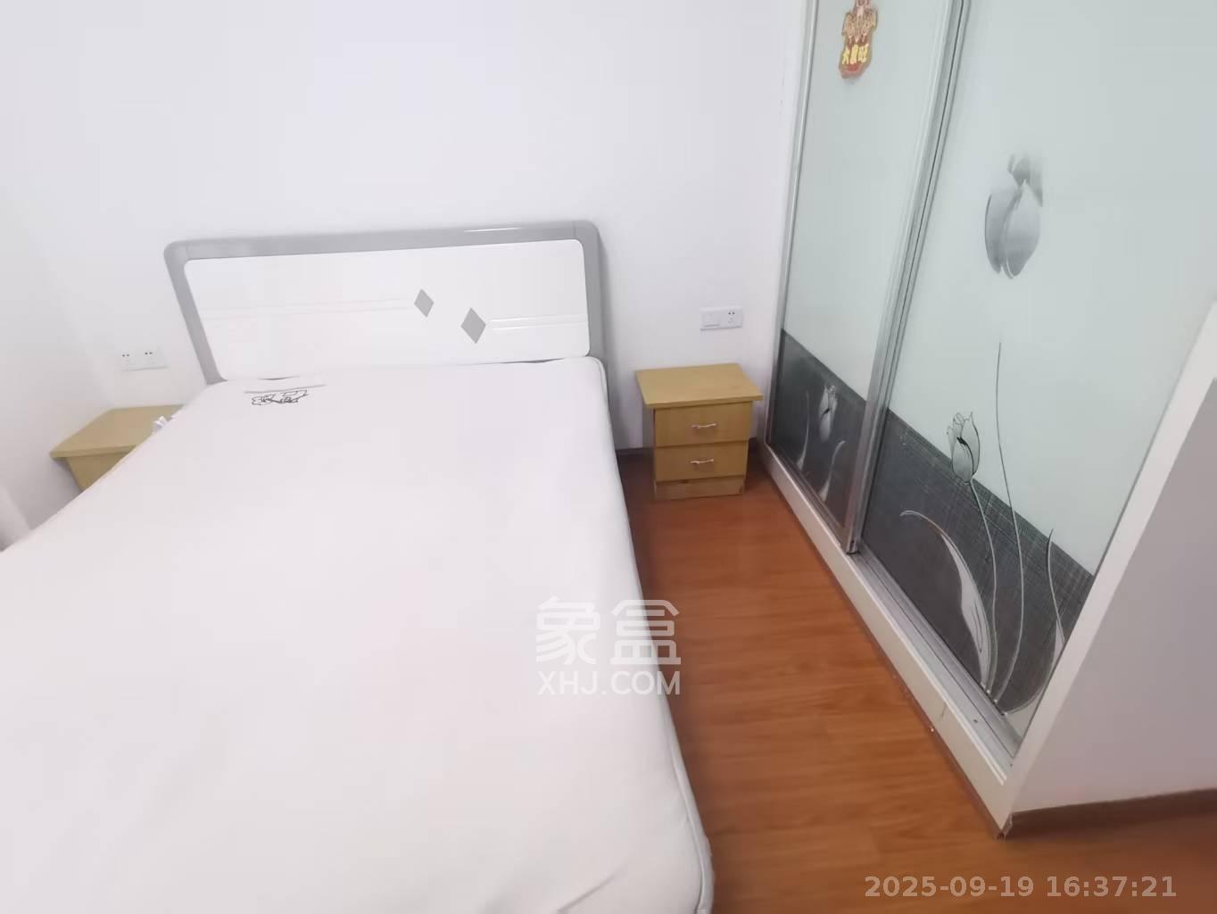 极目楚天  2室2厅1卫    2100.0元/月 极目楚天  2室2厅1卫    2100.0元/月