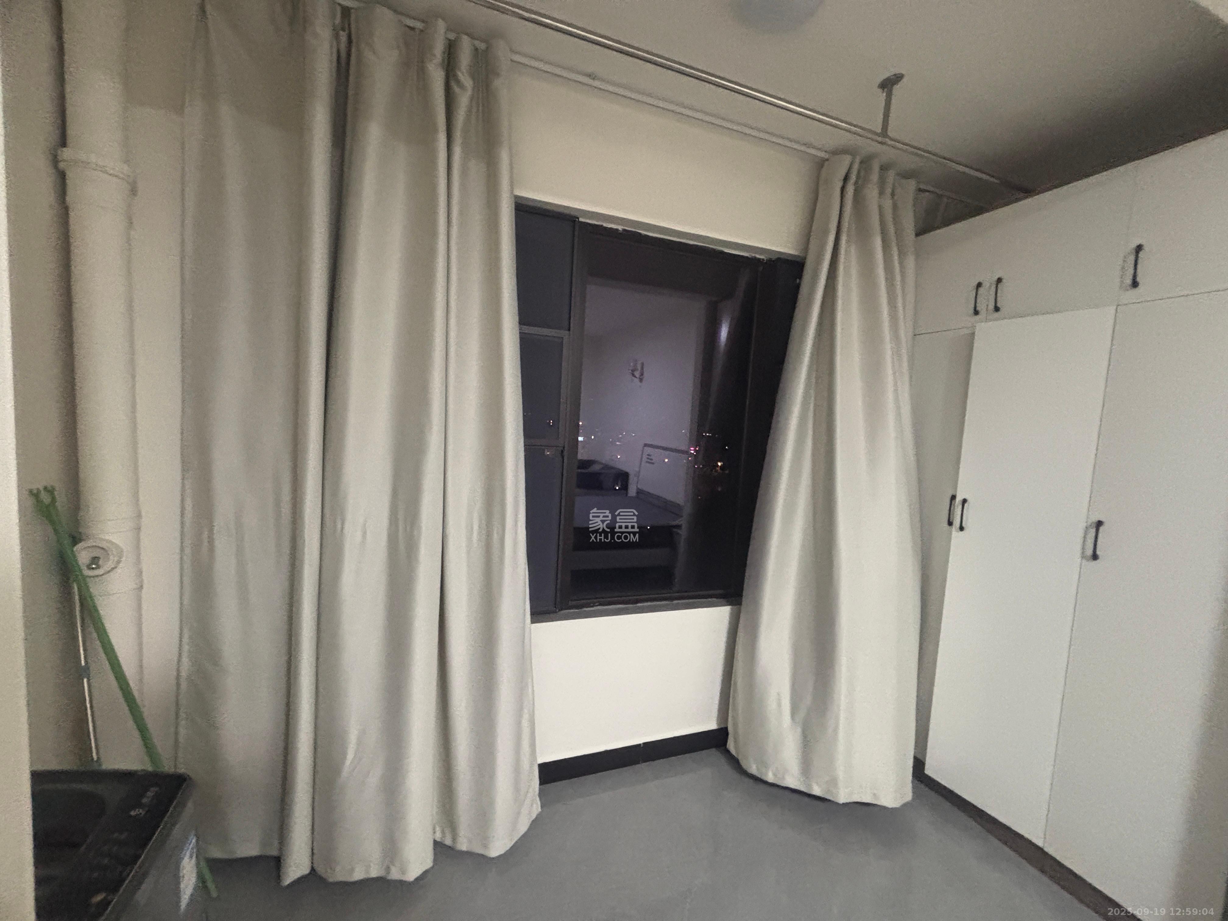 中海珑悦府  1室1厅1卫   1200.00元/月室内图