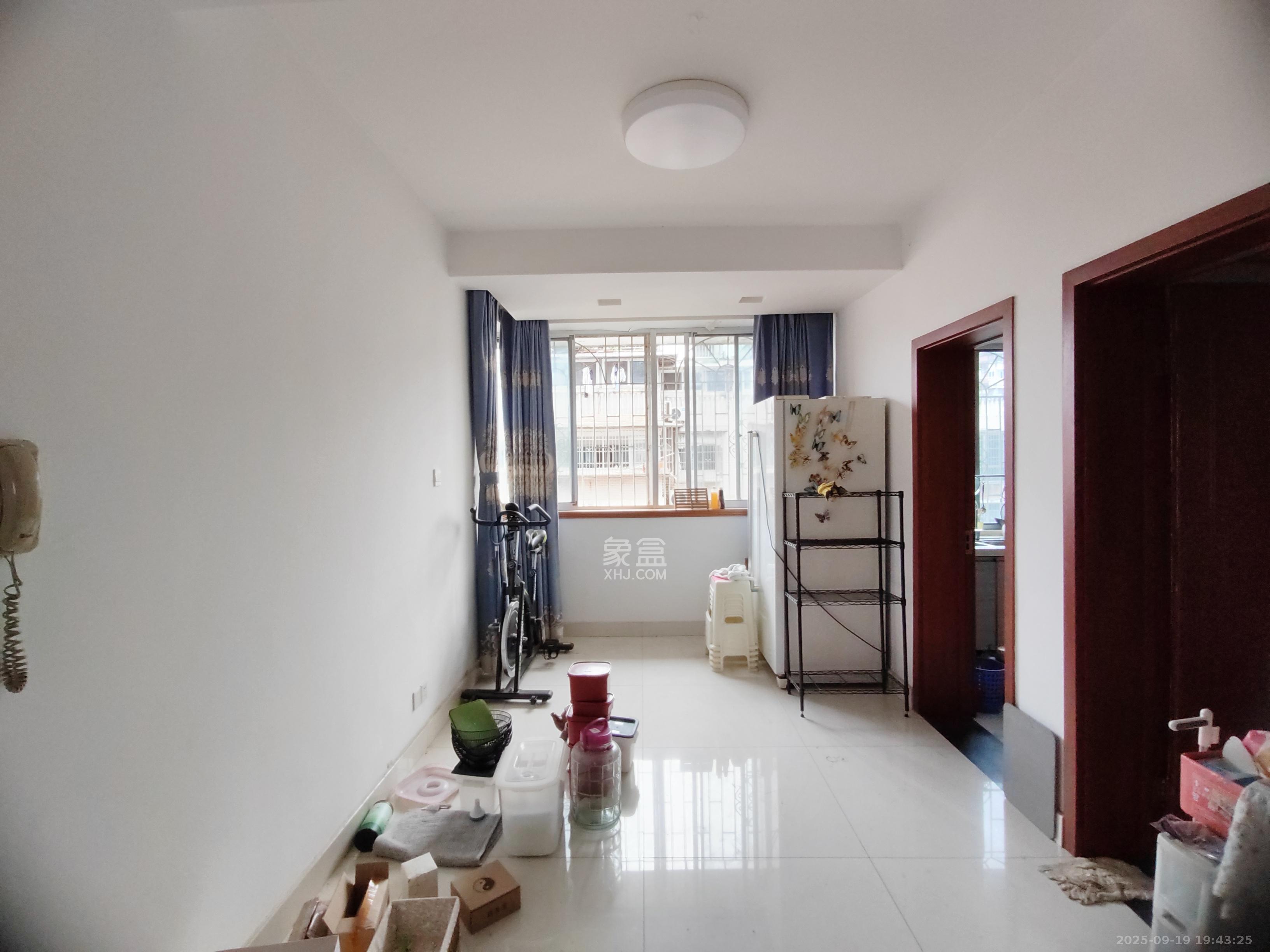 新雅园  3室2厅2卫    2000.0元/月室内图