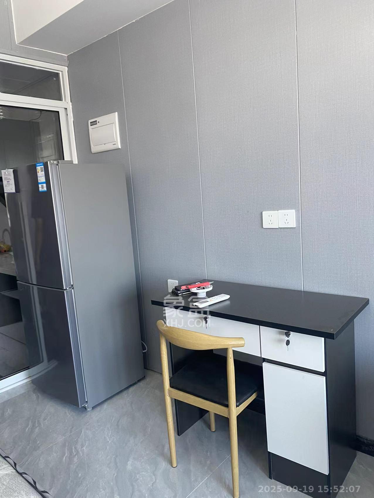 中海珑悦府 1室1厅1卫 1200.0元/月 中海珑悦府 1室1厅1卫 1200.0元/月室内图