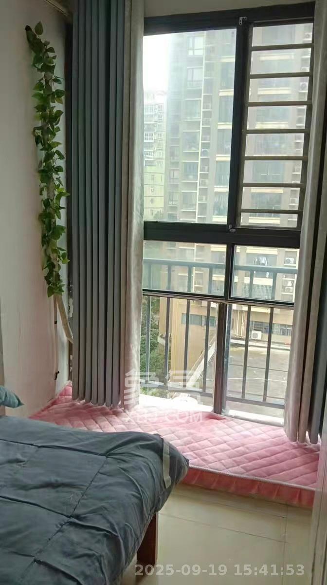 地华梅溪湖畔 2室2厅1卫 2100.0元/月 地华梅溪湖畔 2室2厅1卫 2100.0元/月室内图