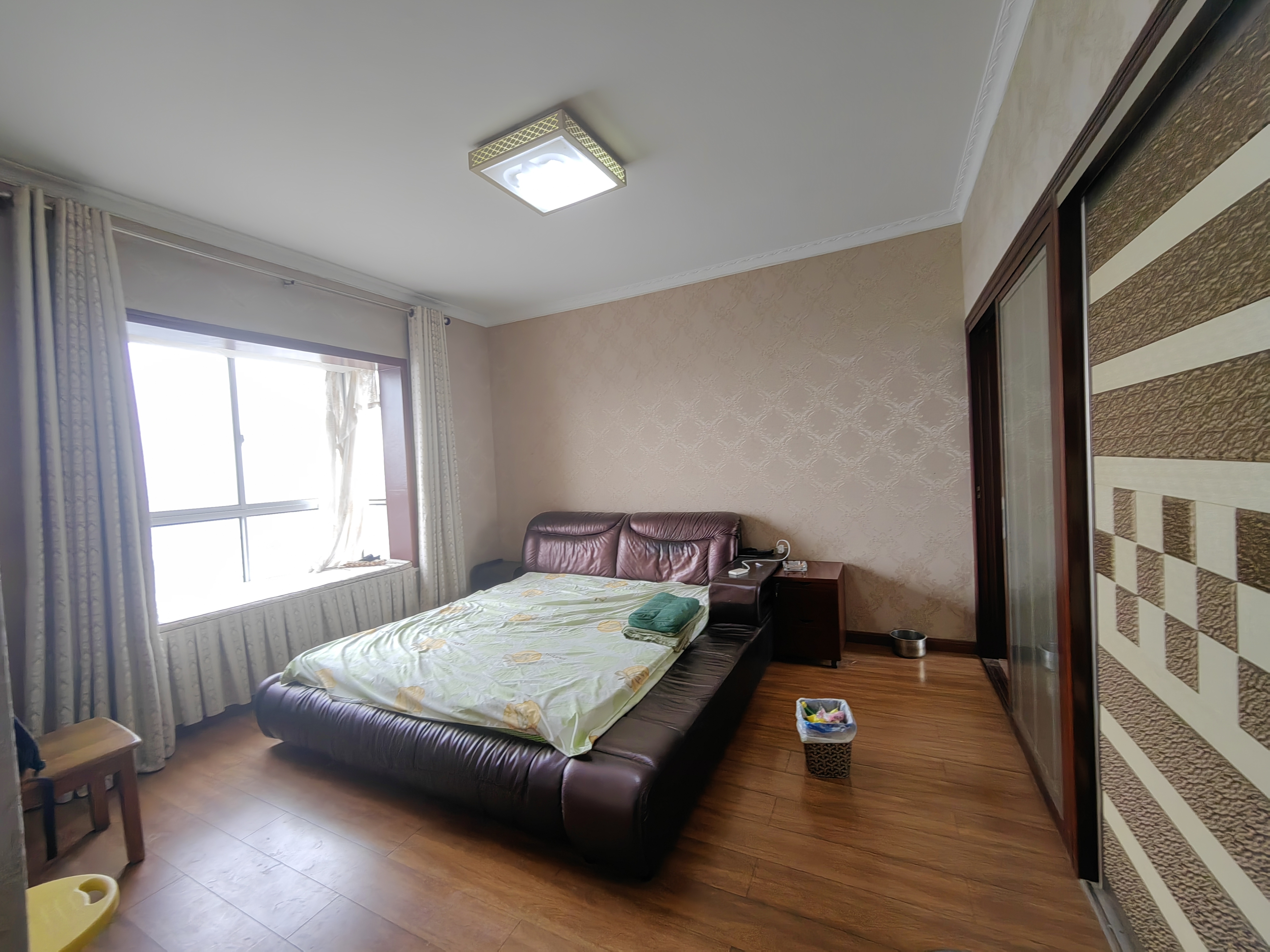 仁济新村 4室2厅1卫 2600.00元/月 仁济新村 4室2厅1卫 2600.00元/月室内图