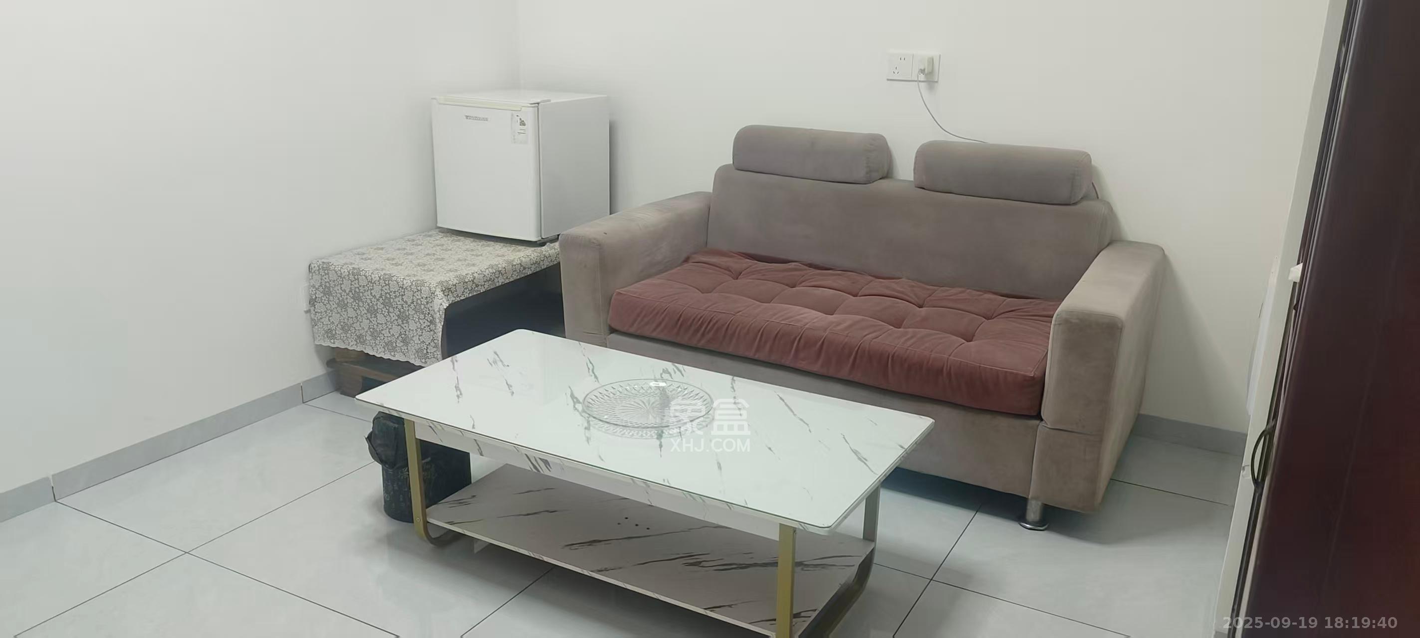 南湖路水工机械厂宿舍 1室2厅1卫 1600.0元/月 南湖路水工机械厂宿舍 1室2厅1卫 1600.0元/月室内图