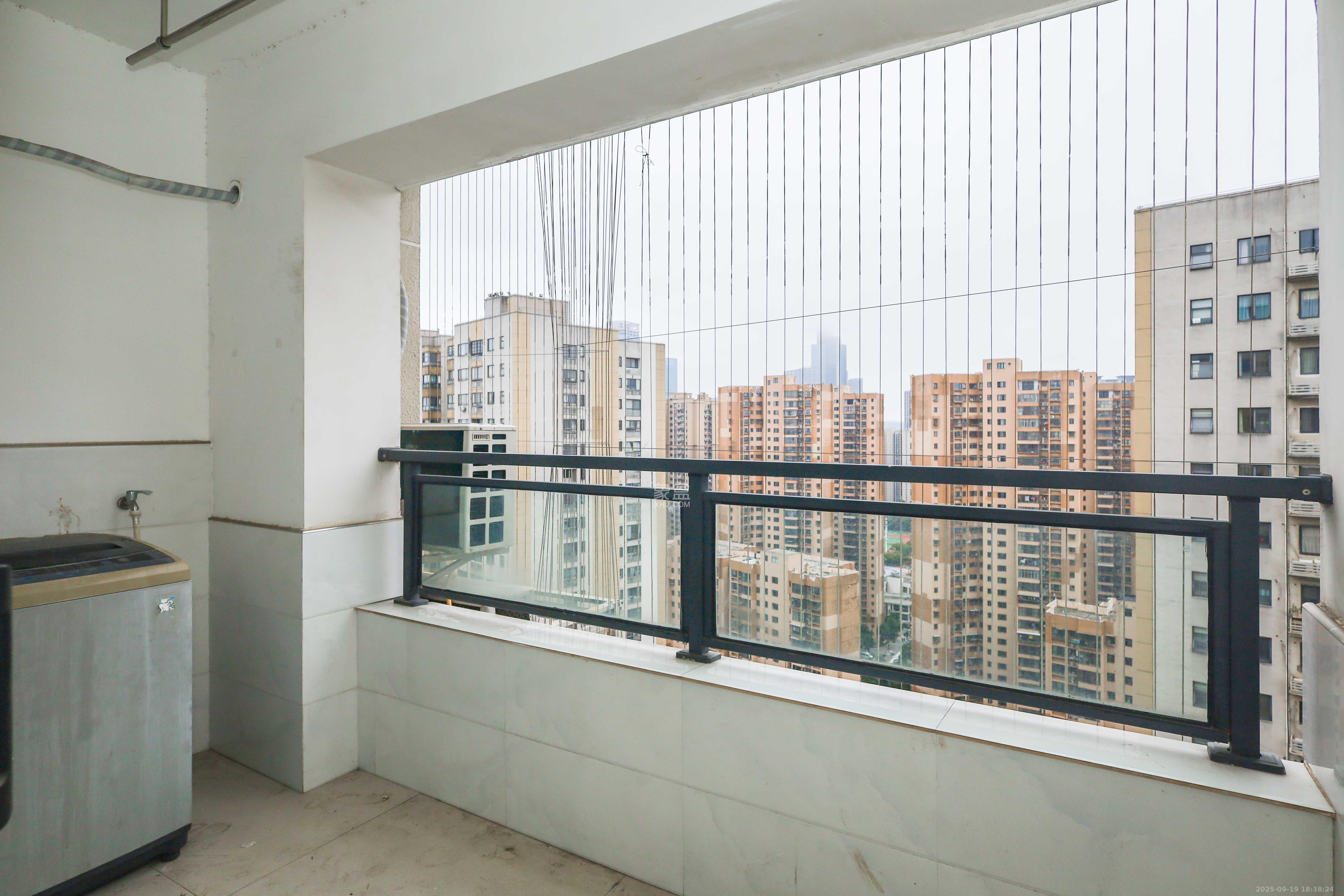 好莱城(弘德西街)  3室2厅1卫    72.8万 好莱城(弘德西街)  3室2厅1卫    72.8万阳台