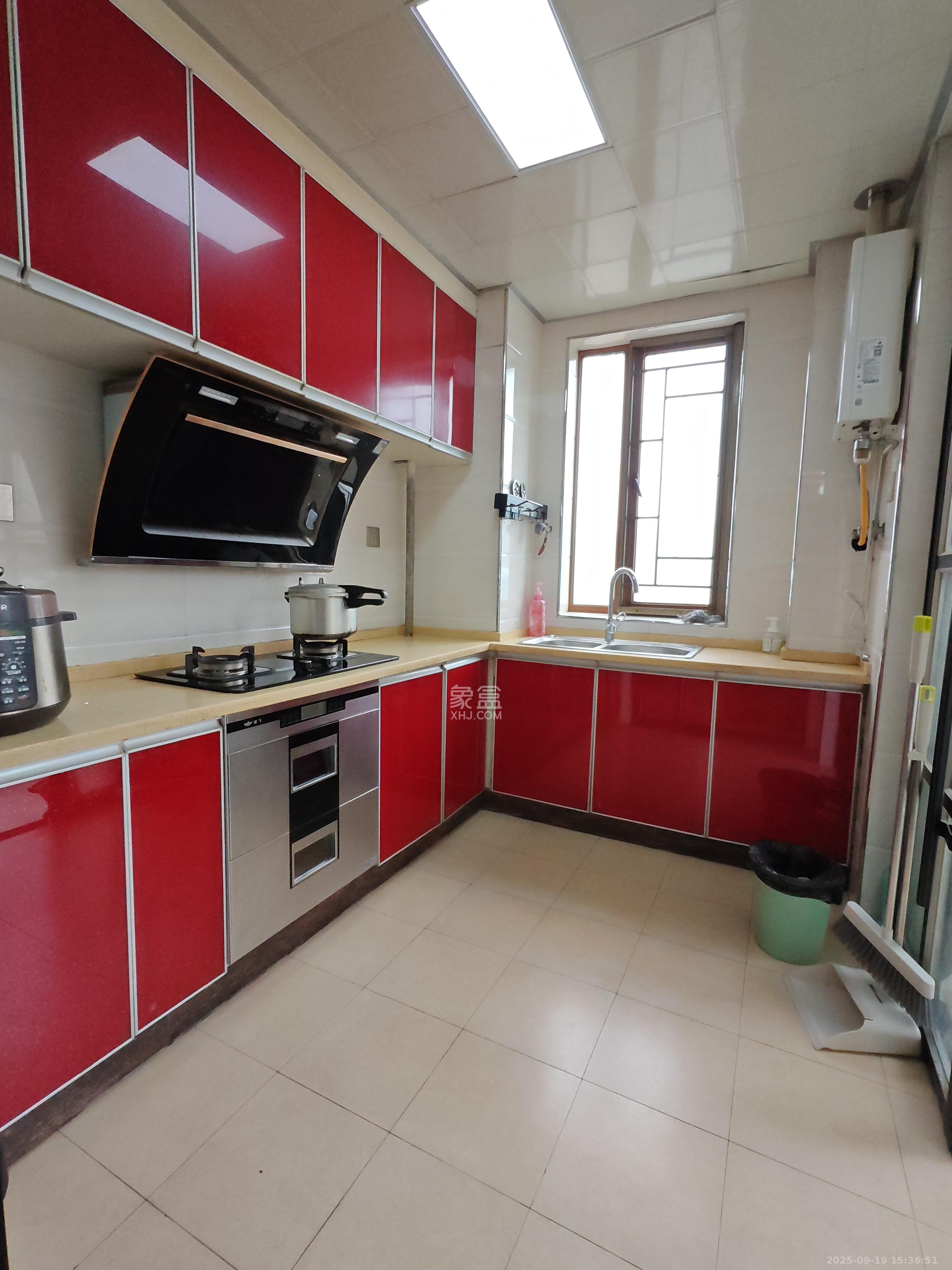 锑都家园  3室2厅2卫    2000.0元/月室内图