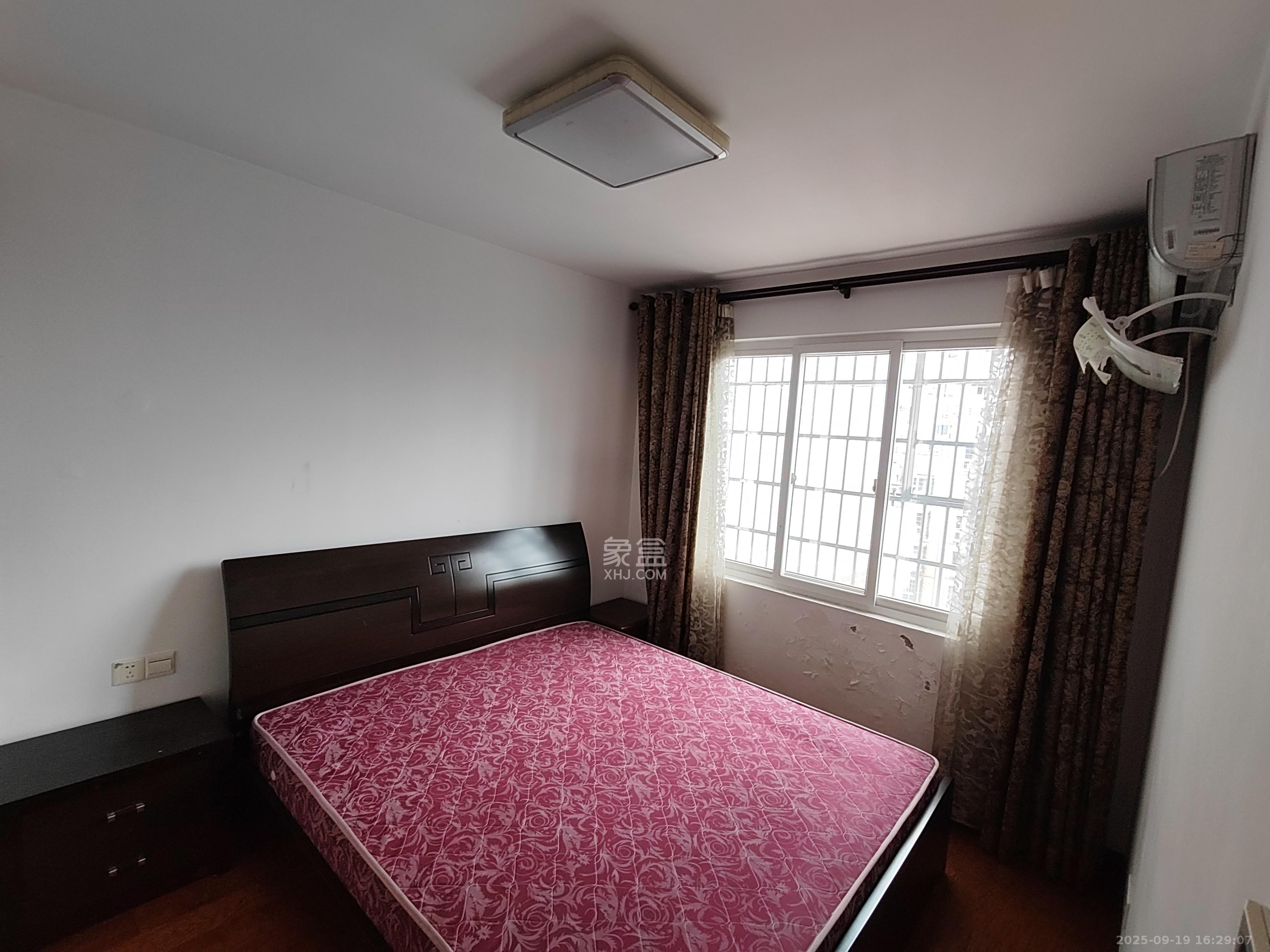 晶华美地 5室2厅2卫 2100.0元/月 晶华美地 5室2厅2卫 2100.0元/月室内图