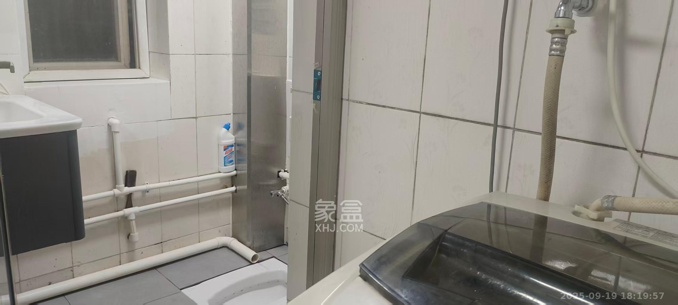 南湖路水工机械厂宿舍  1室2厅1卫    1600.0元/月室内图