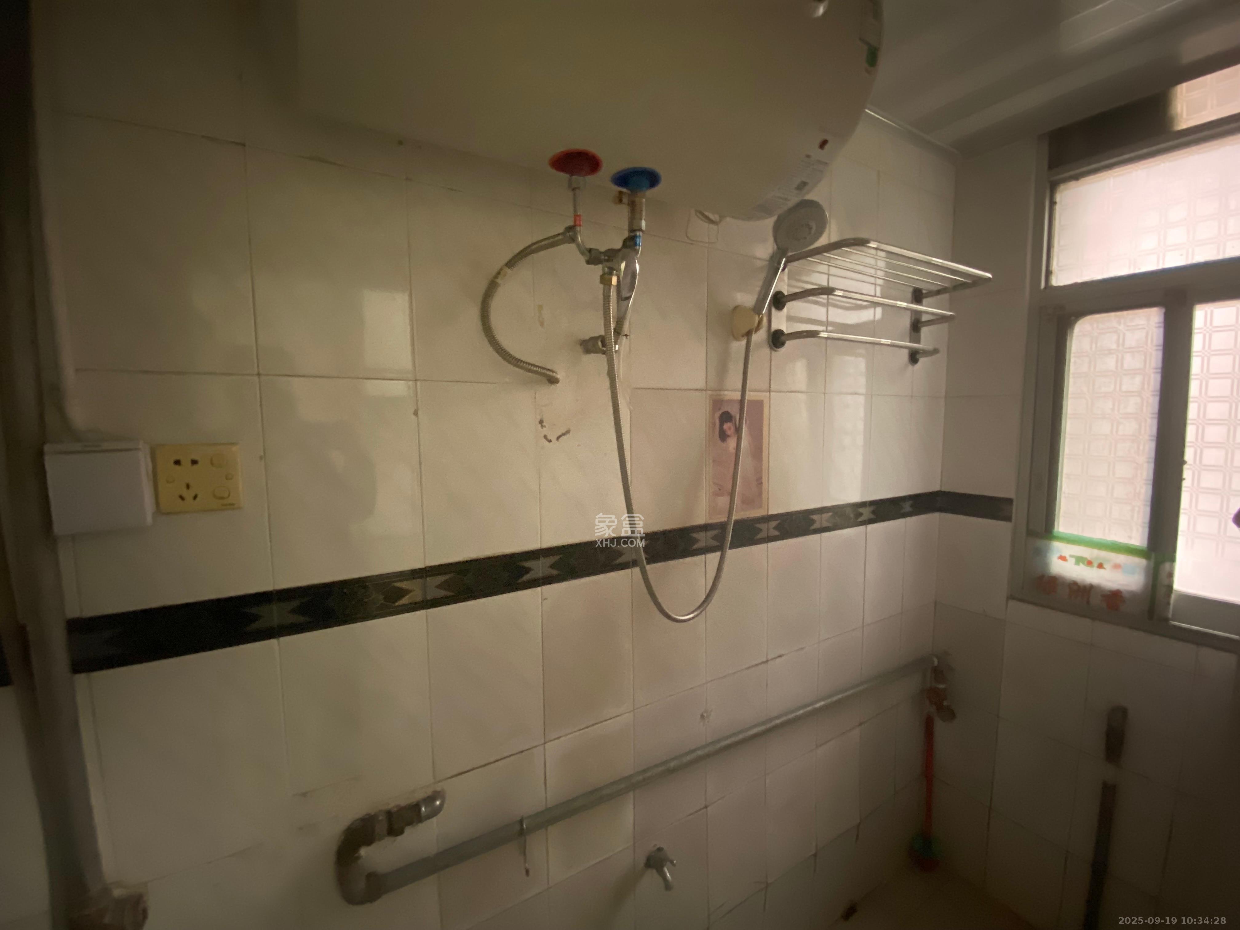 东瓜山一村  2室1厅1卫    1400.0元/月 东瓜山一村  2室1厅1卫    1400.0元/月室内图