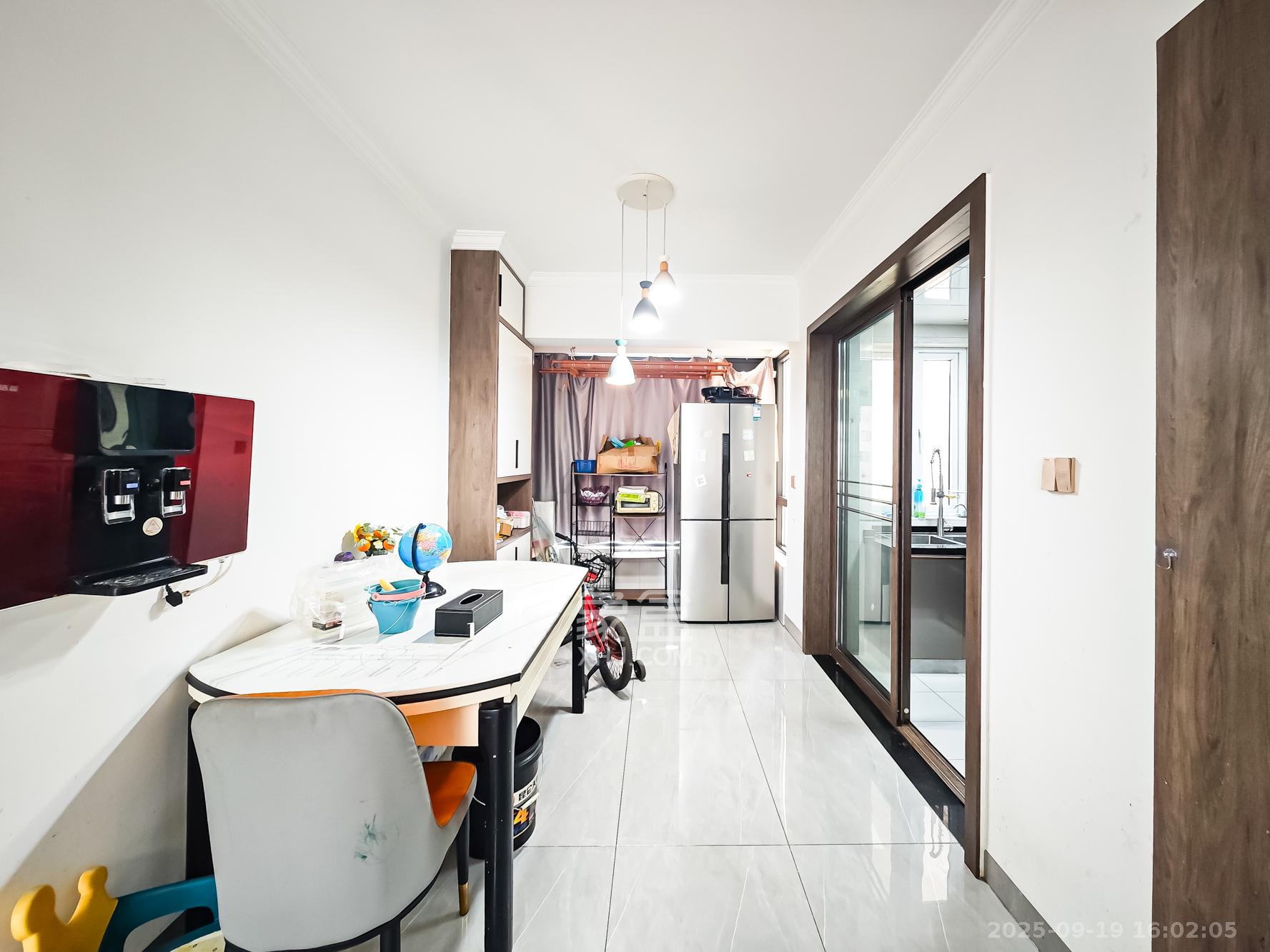 钱隆世家 4室2厅2卫 110.0万 钱隆世家 4室2厅2卫 110.0万客厅