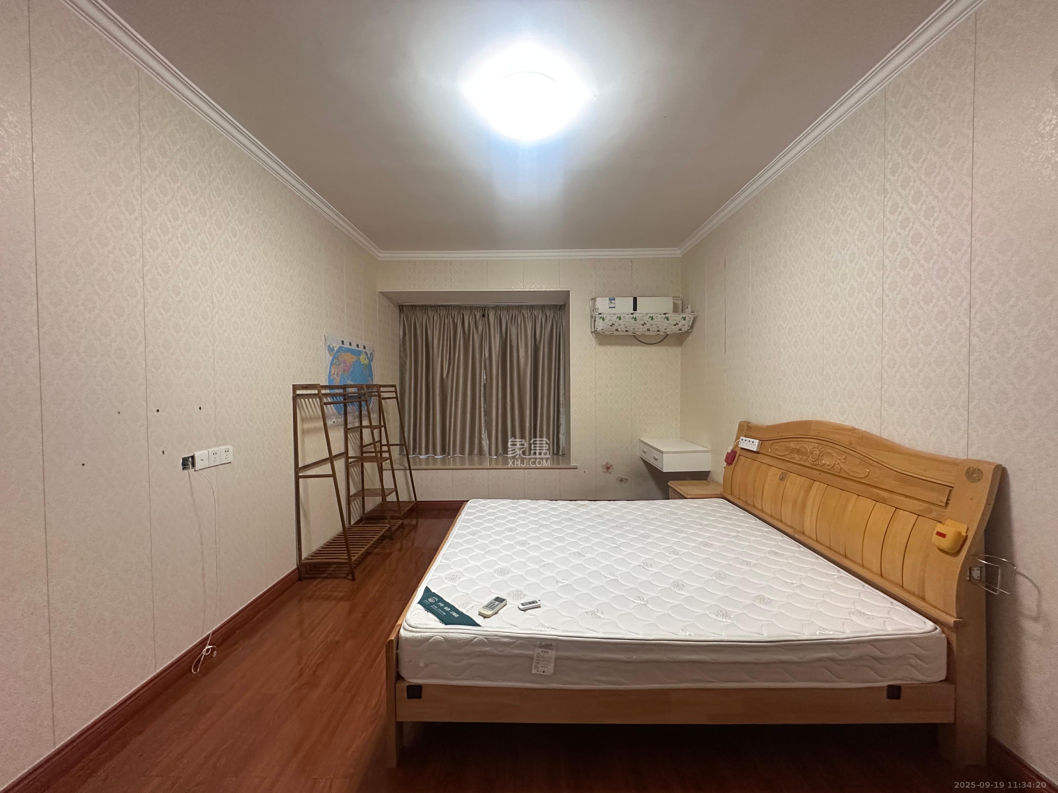 藏珑湖上国际花园 3室2厅2卫 3200.0元/月 藏珑湖上国际花园 3室2厅2卫 3200.0元/月室内图