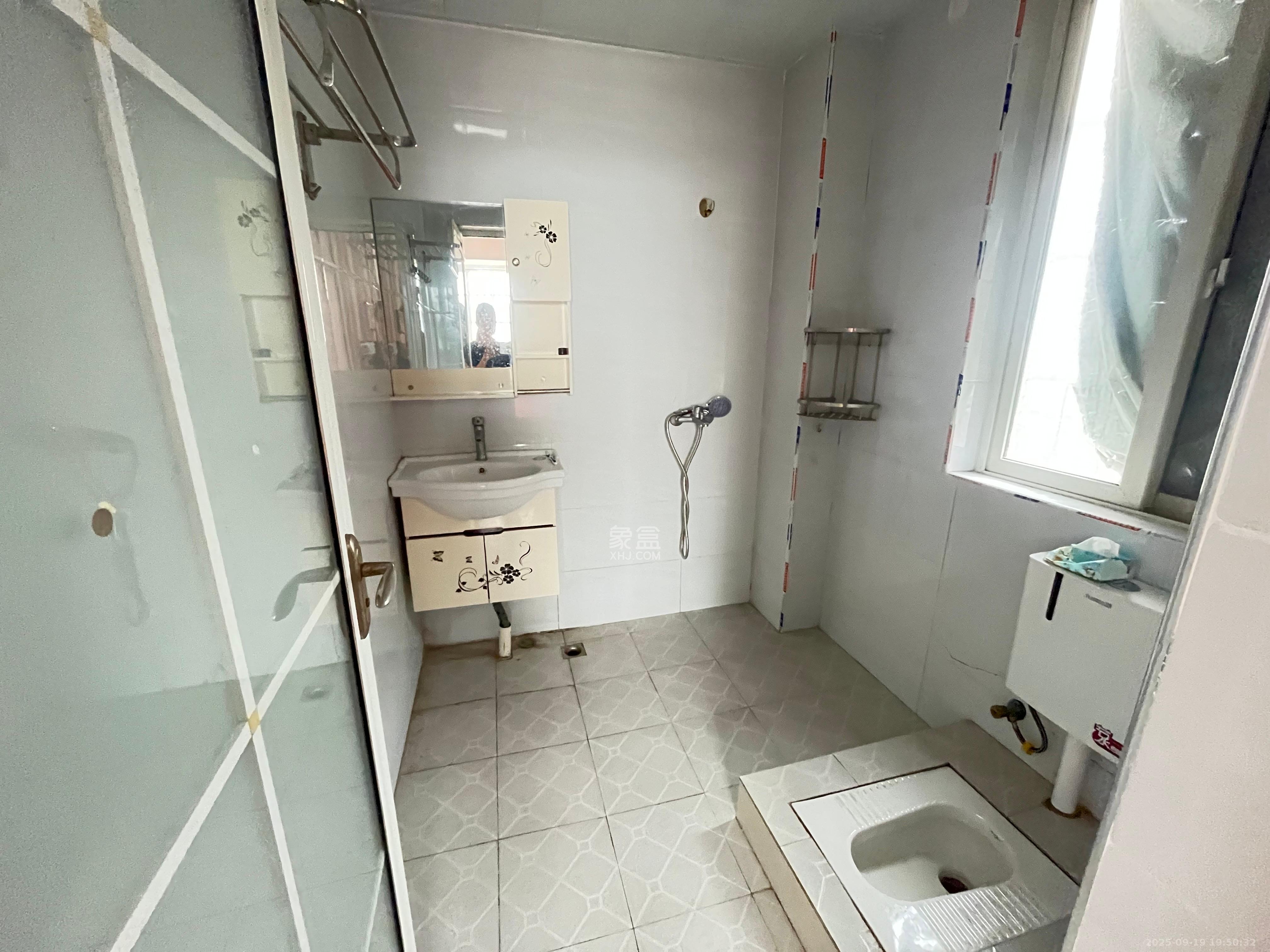 中悦领秀金都  3室2厅2卫    1600.0元/月室内图