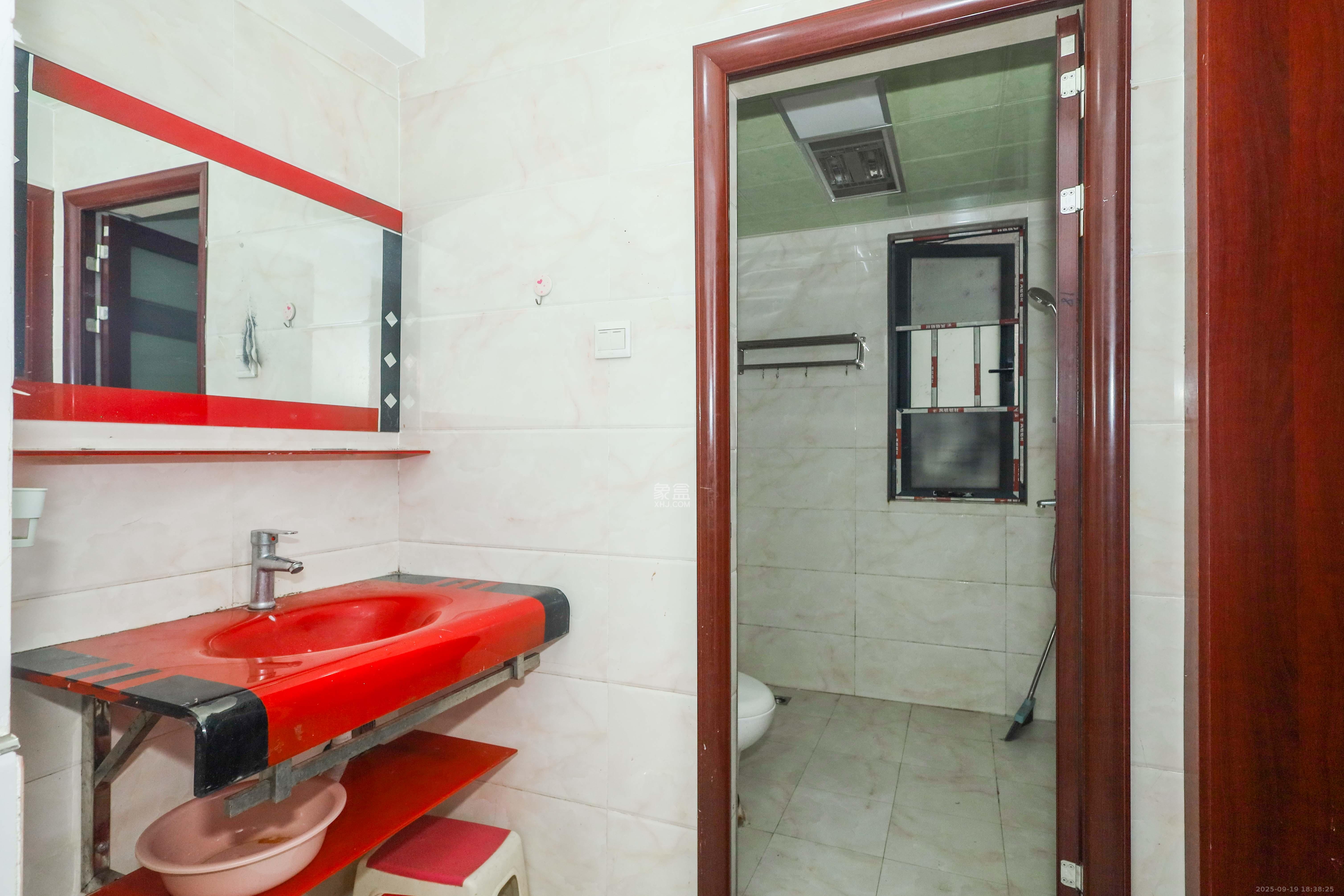 好莱城(弘德西街)  3室2厅1卫    72.8万 好莱城(弘德西街)  3室2厅1卫    72.8万卫生间