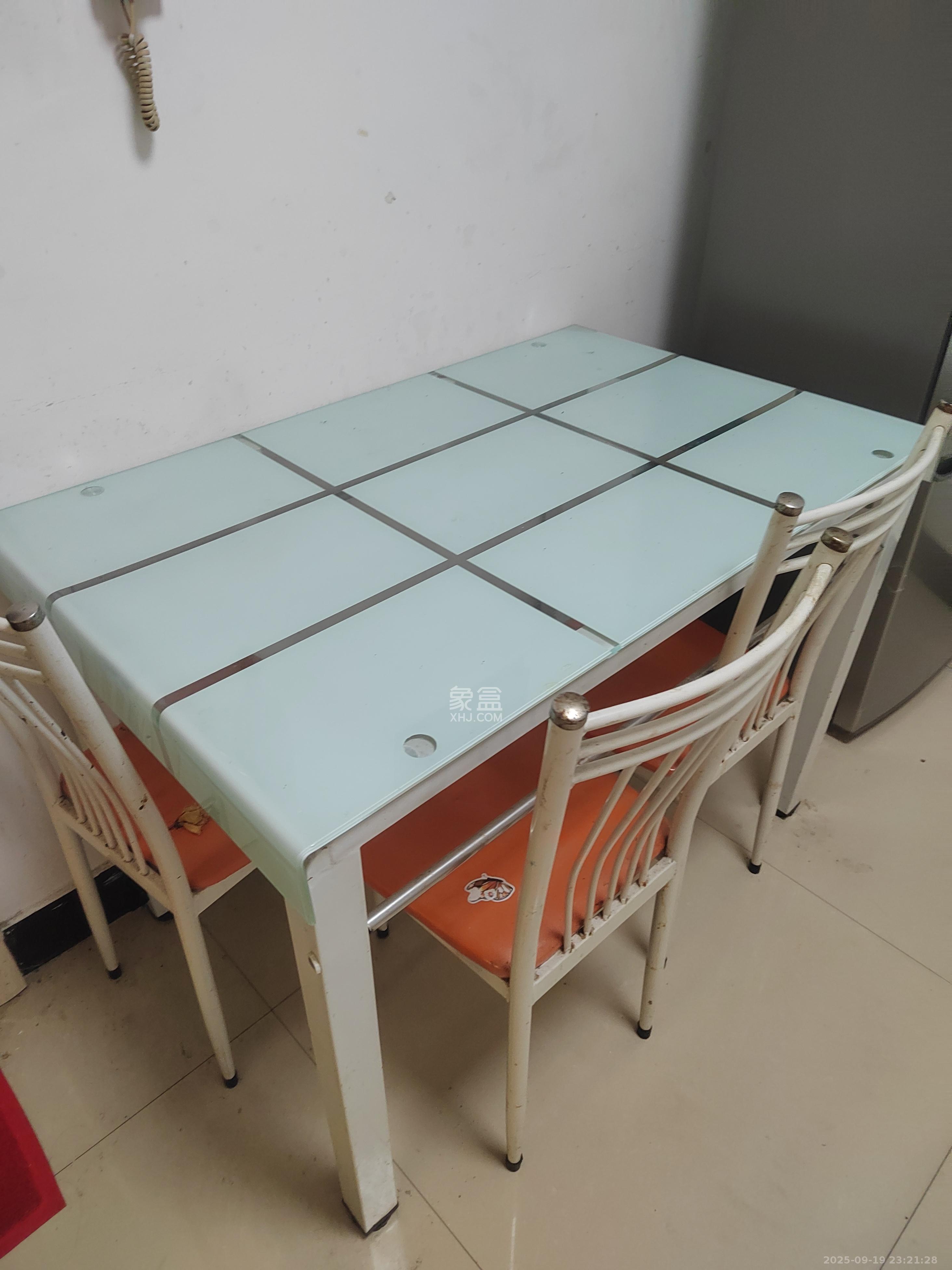 鄱阳小区 3室2厅1卫 1300.0元/月 鄱阳小区 3室2厅1卫 1300.0元/月室内图