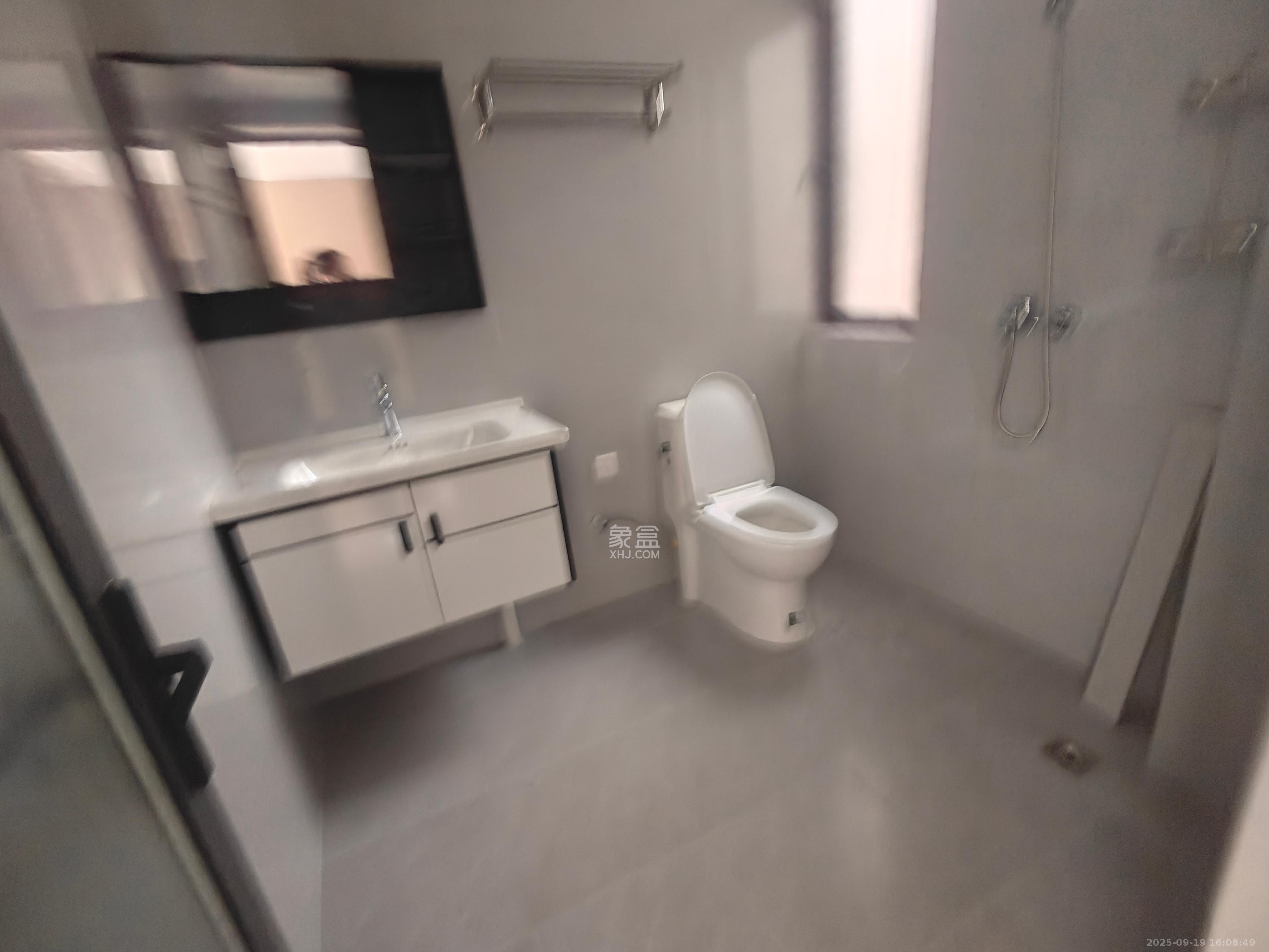 金色溪泉湾  3室2厅2卫    2800.0元/月室内图