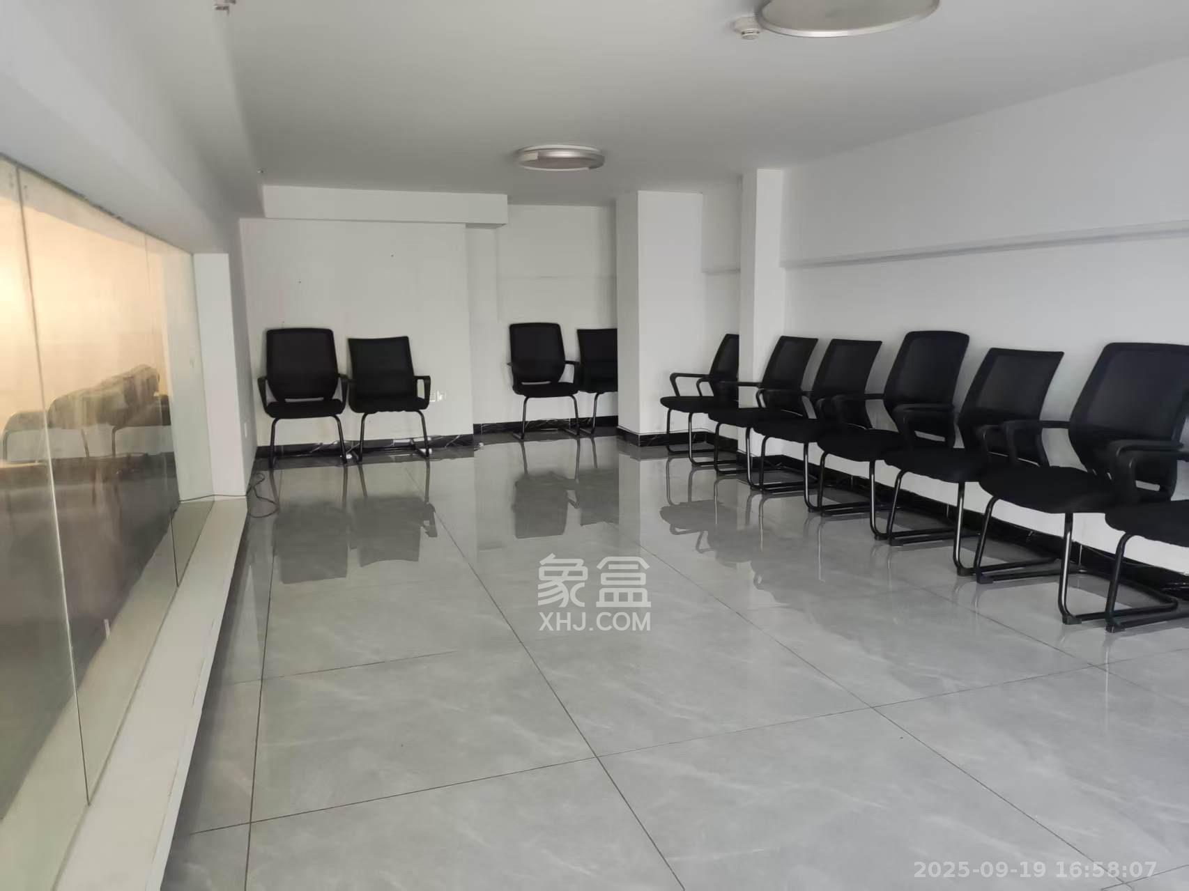 华润置地广场二期 1室1厅1卫 4500.0元/月 华润置地广场二期 1室1厅1卫 4500.0元/月室内图