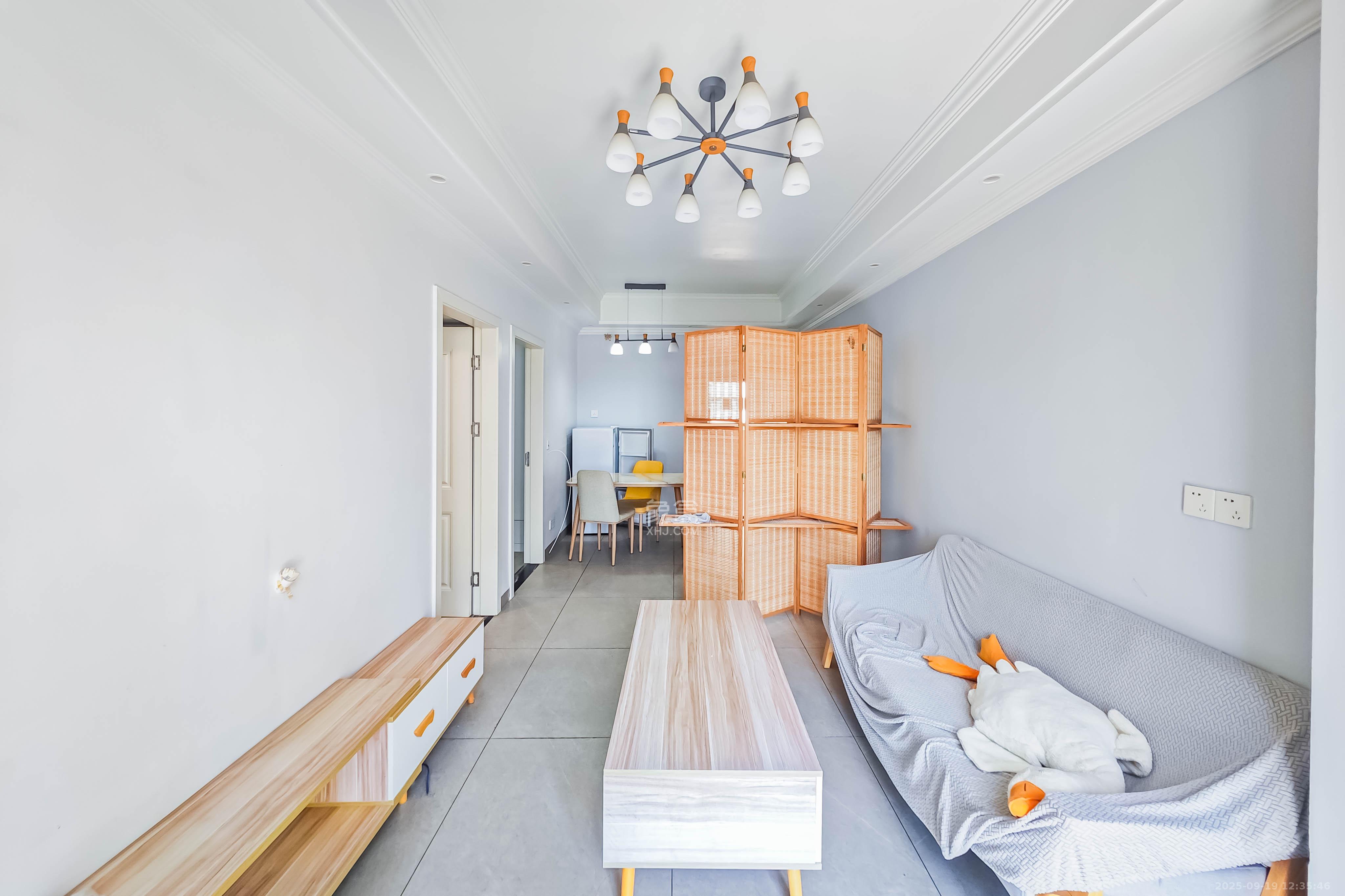 金轮星光名座  2室2厅1卫    53.8万客厅