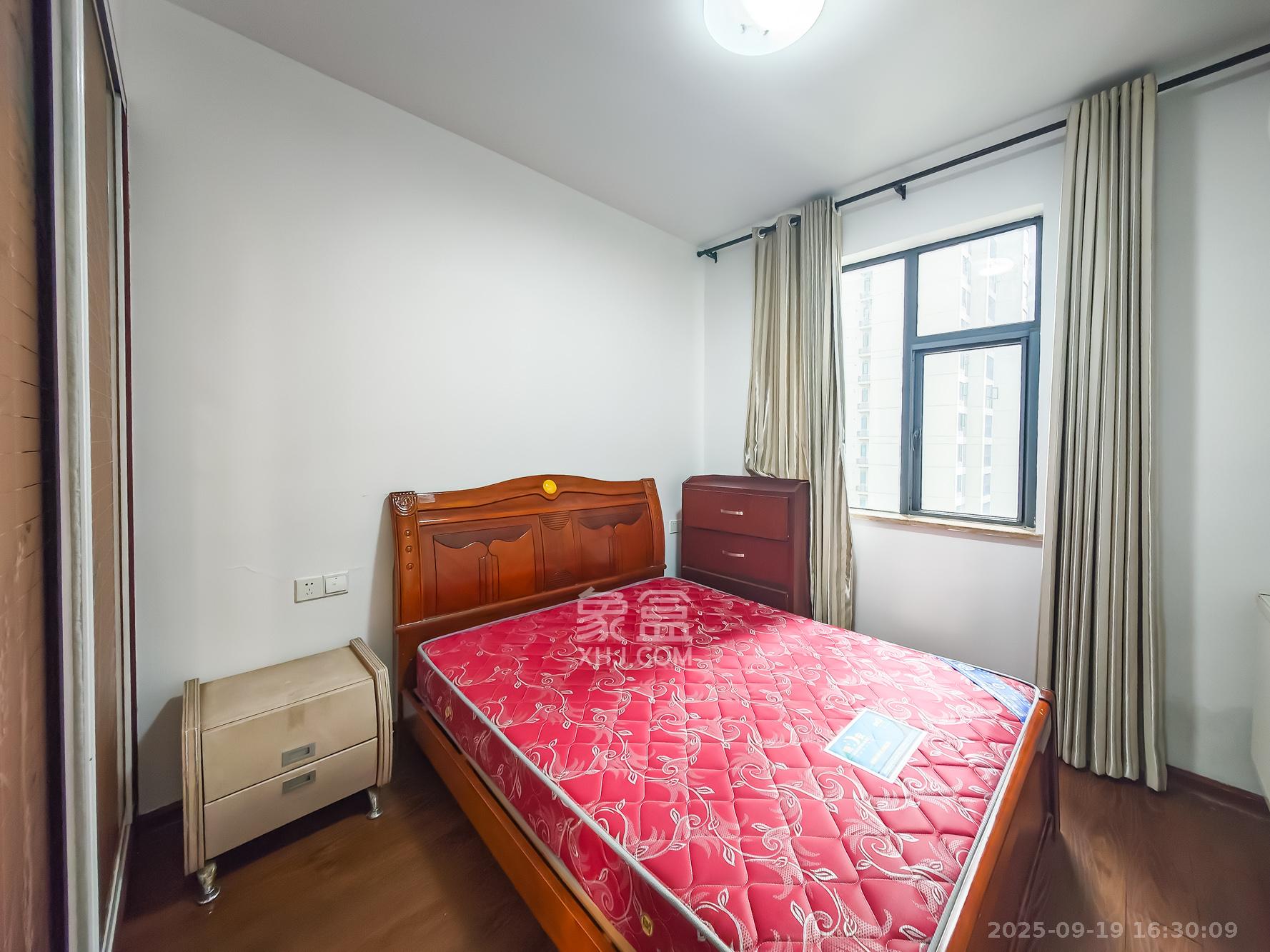 极目楚天 3室2厅2卫 95.0万 极目楚天 3室2厅2卫 95.0万卧室