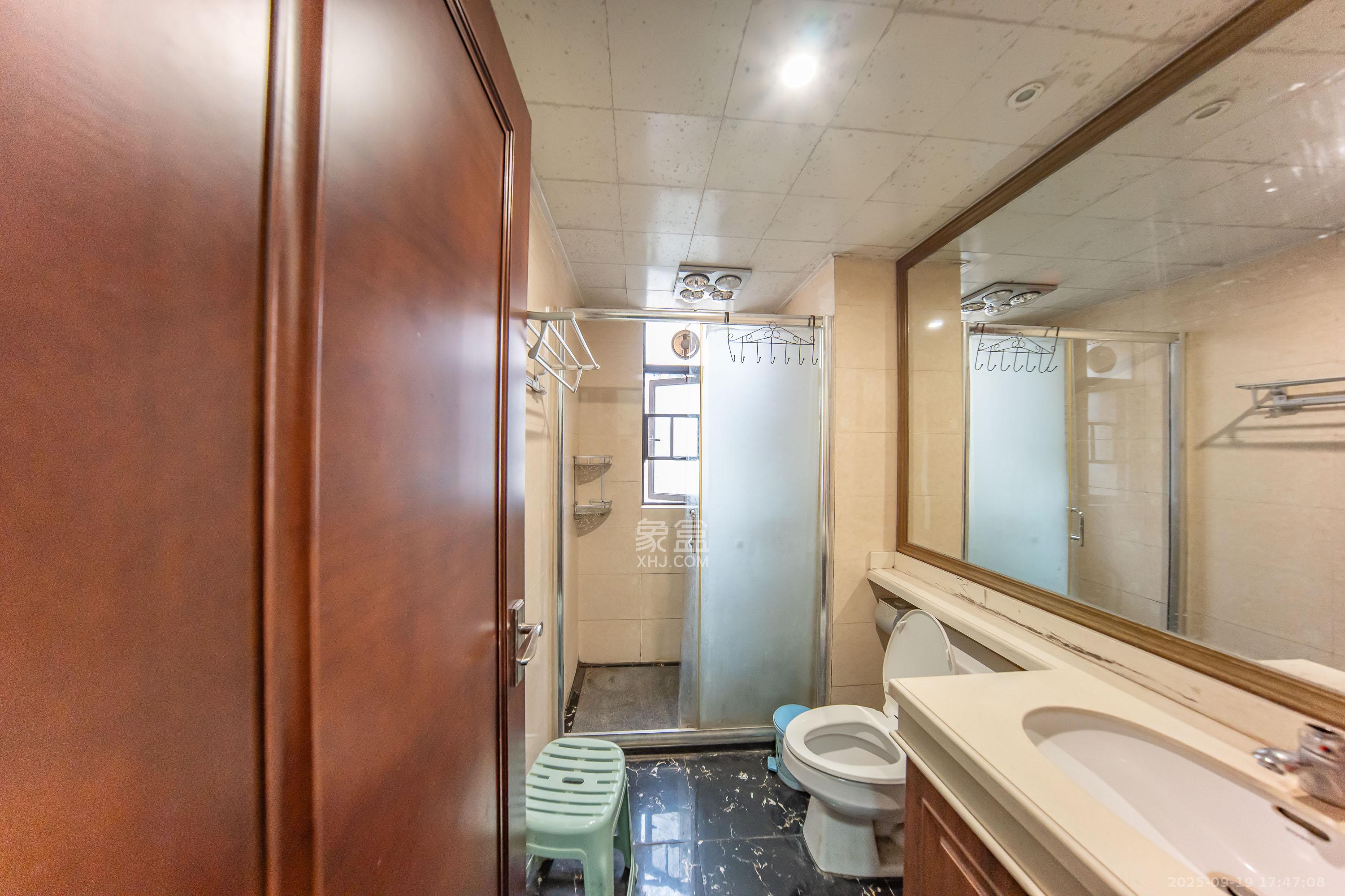 中海国际三期 4室2厅2卫 2500.0元/月 中海国际三期 4室2厅2卫 2500.0元/月室内图