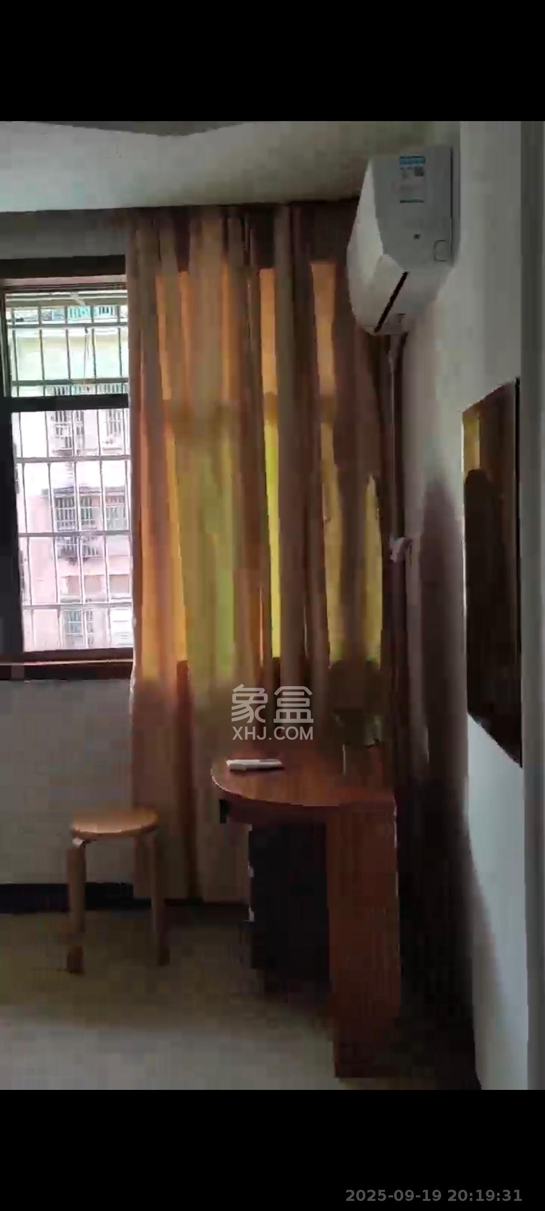 高岭小区 1室1厅1卫 1200.0元/月 高岭小区 1室1厅1卫 1200.0元/月室内图