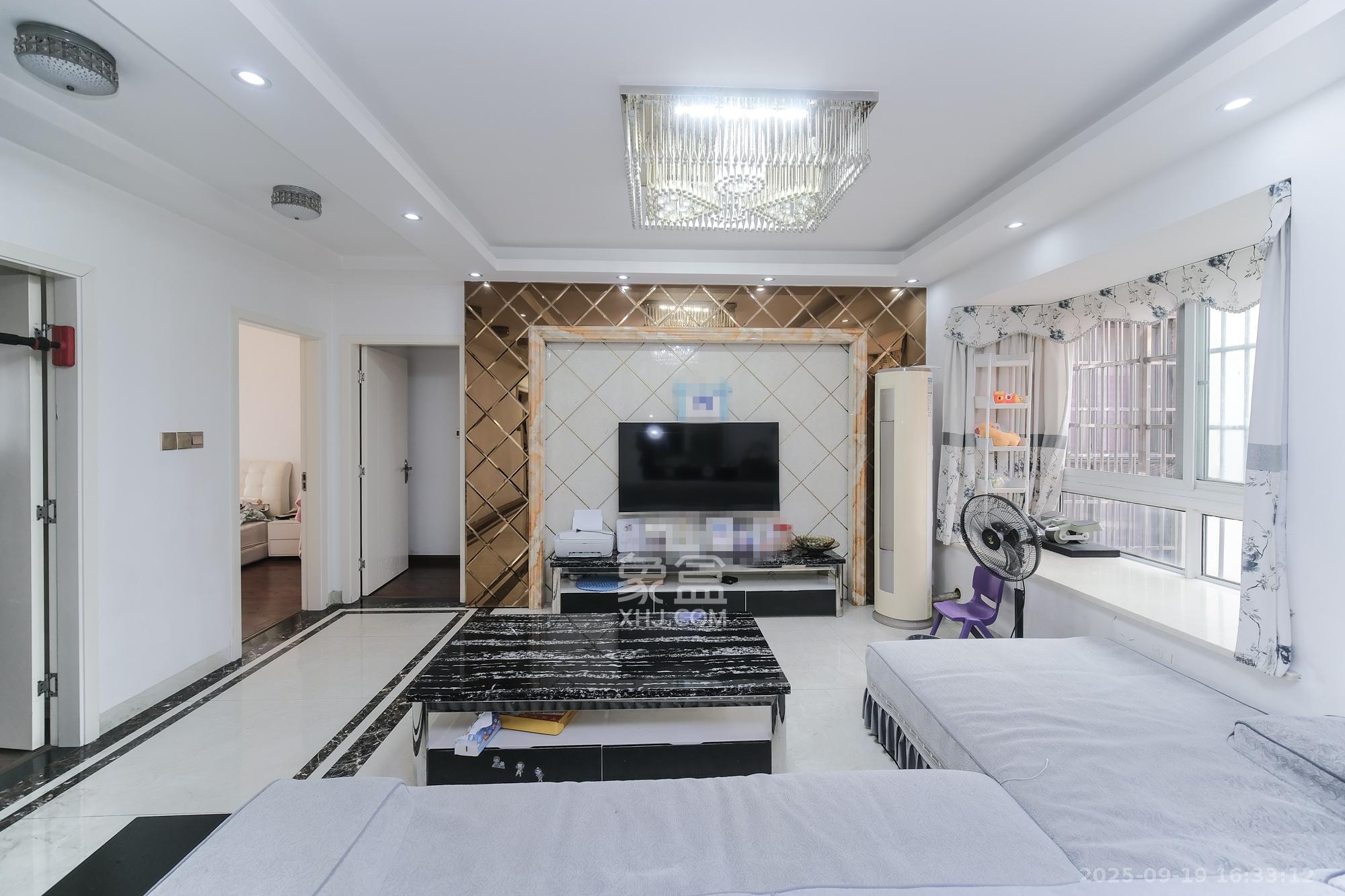 山水湾 3室2厅2卫 68.8万 山水湾 3室2厅2卫 68.8万客厅