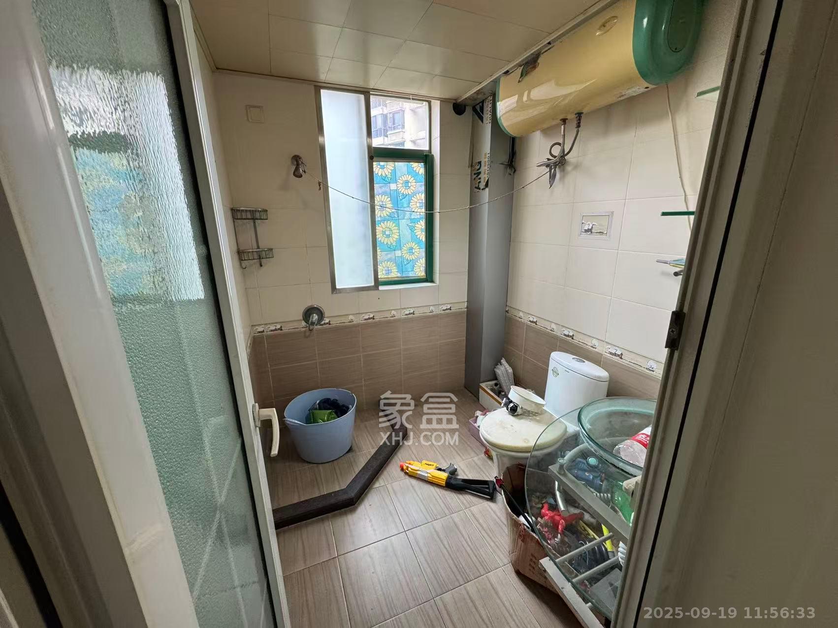 芙蓉苑 2室1厅2卫 2000.0元/月 芙蓉苑 2室1厅2卫 2000.0元/月室内图