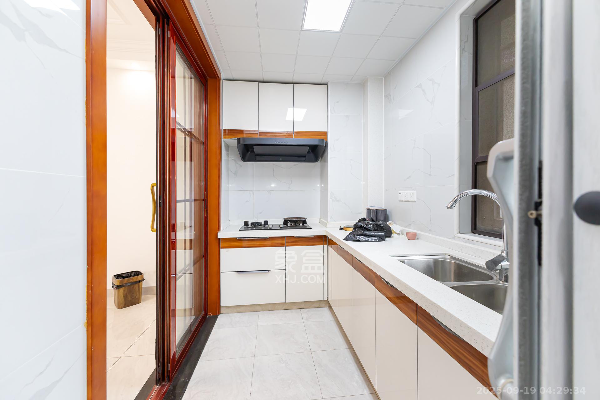 勤诚达境界城 3室2厅2卫 89.0万 勤诚达境界城 3室2厅2卫 89.0万厨房