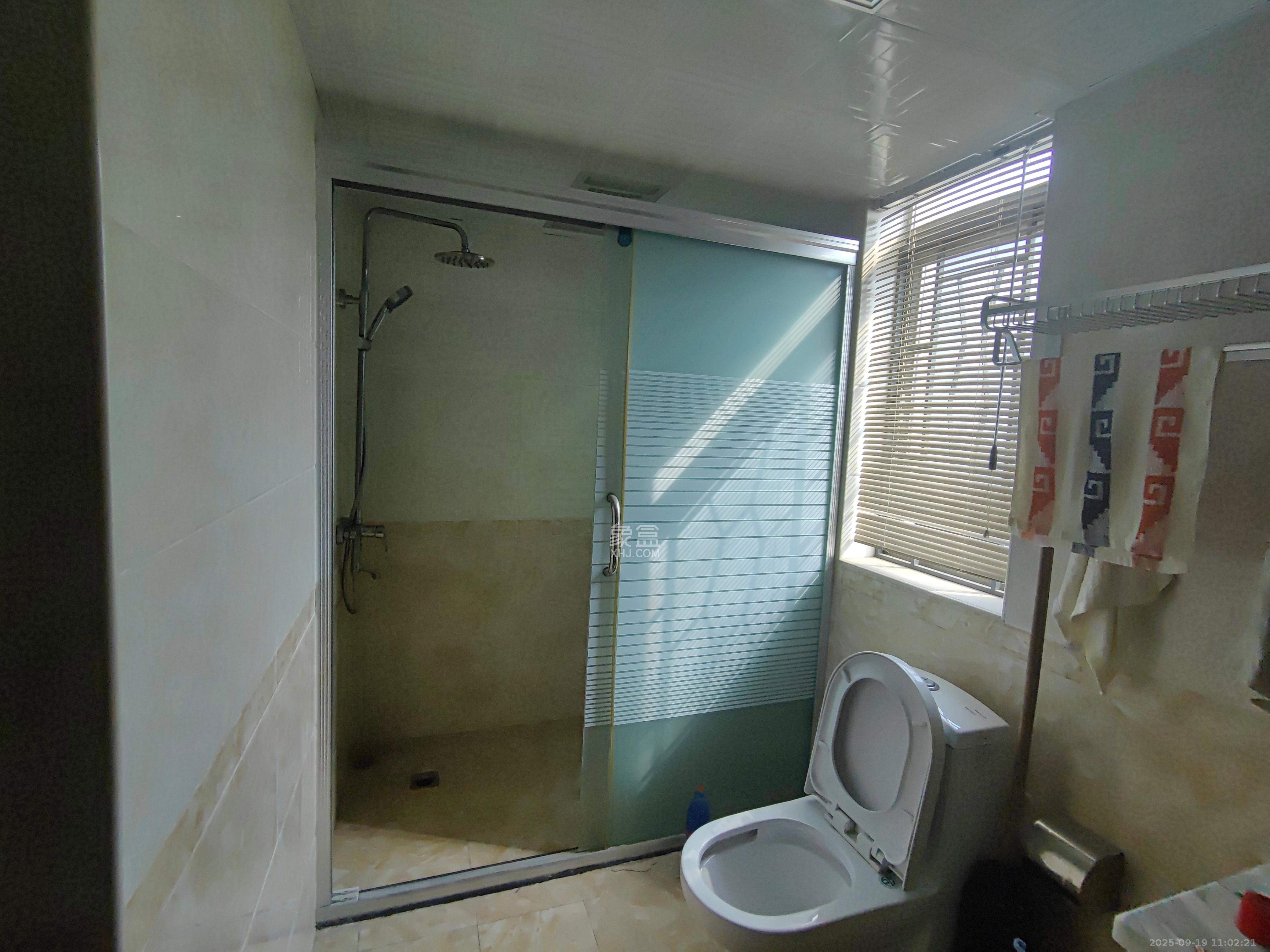 新城新世界一二三期  3室2厅1卫    2700.0元/月室内图