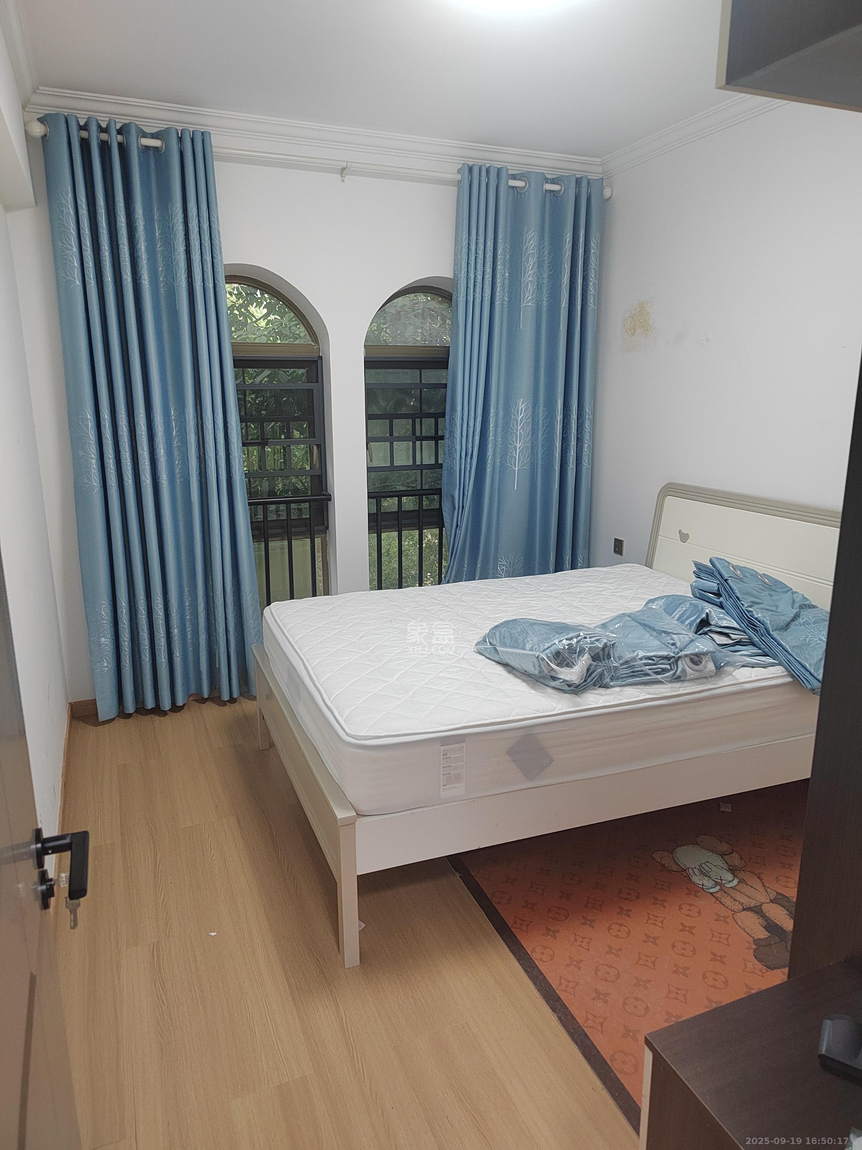 卓越蔚蓝海岸一期 3室1厅2卫 3500.0元/月 卓越蔚蓝海岸一期 3室1厅2卫 3500.0元/月室内图