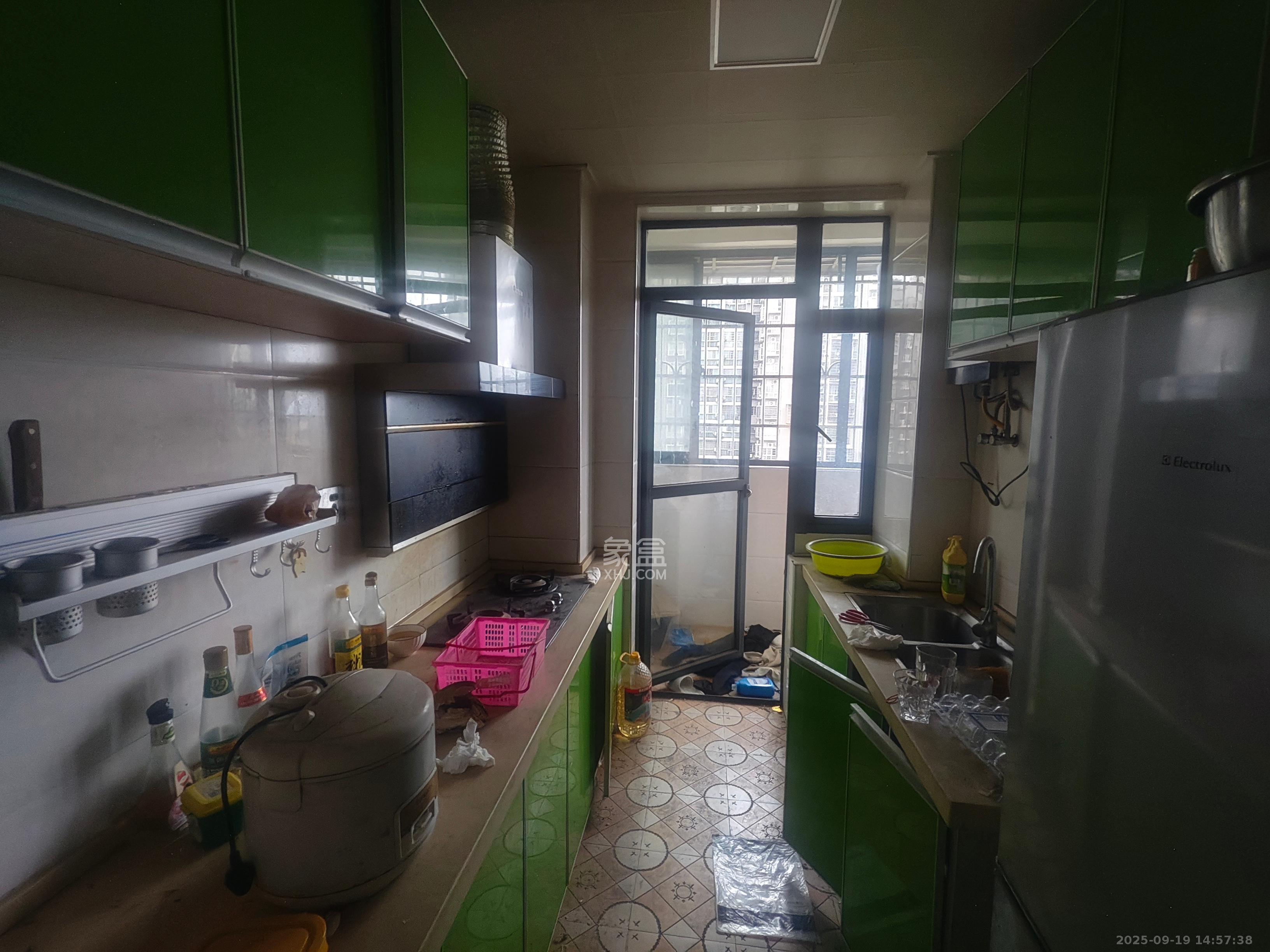 茶山馨苑 3室2厅1卫 2600.0元/月 茶山馨苑 3室2厅1卫 2600.0元/月室内图