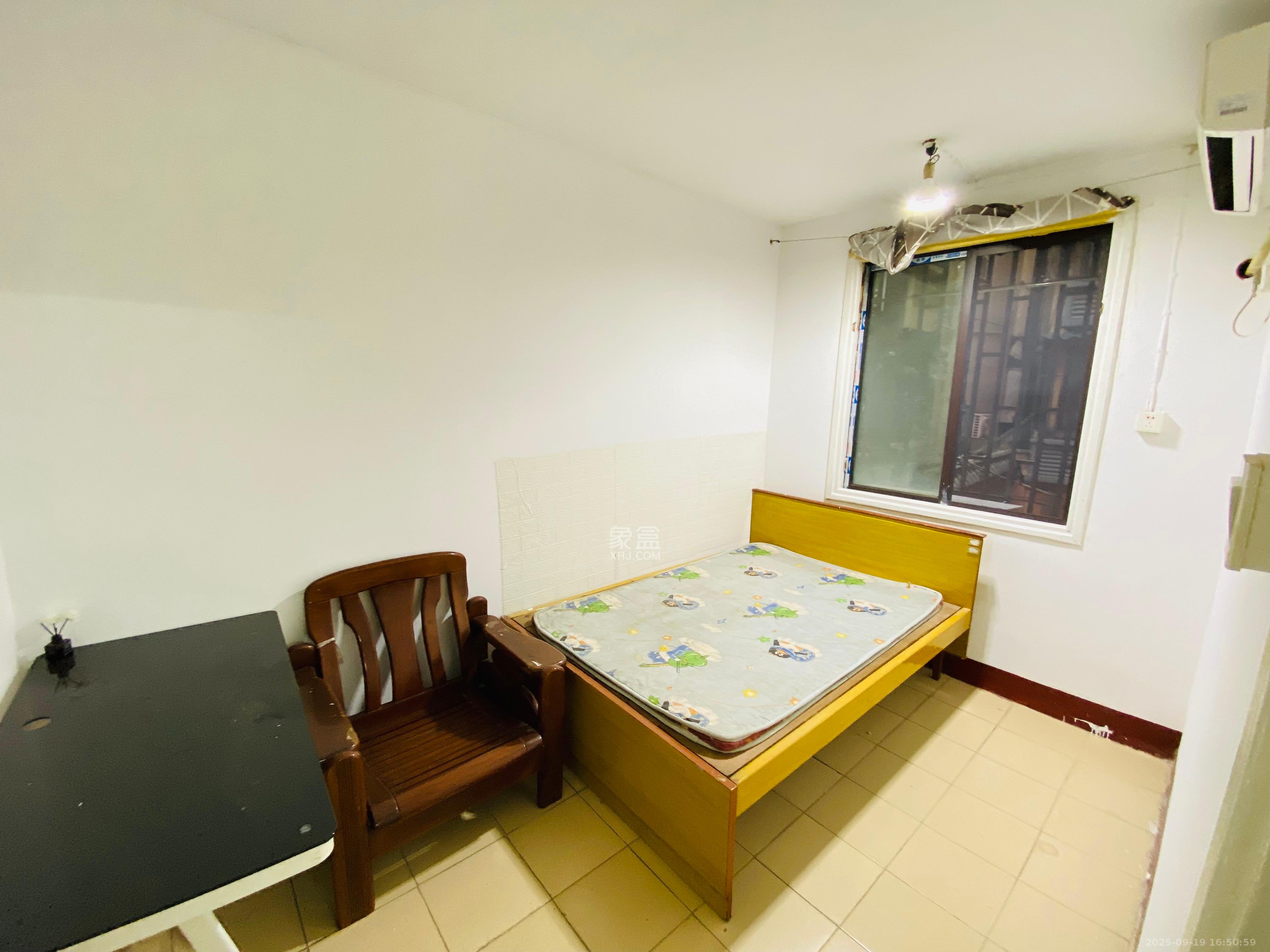 人民西路散盘  3室1厅1卫    2900.0元/月室内图