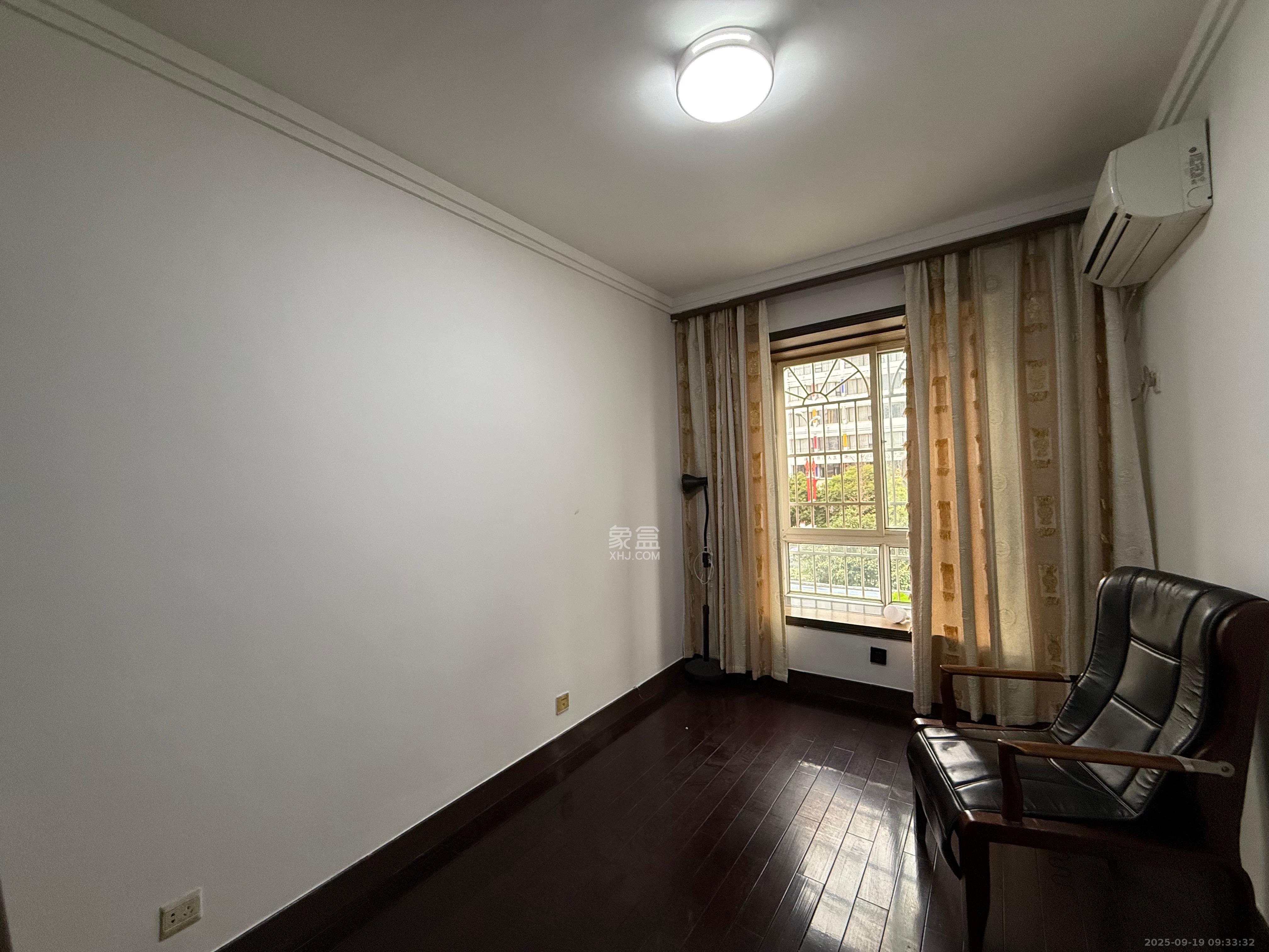 白沙家园(白沙欣苑) 3室2厅1卫 2800.0元/月 白沙家园(白沙欣苑) 3室2厅1卫 2800.0元/月室内图