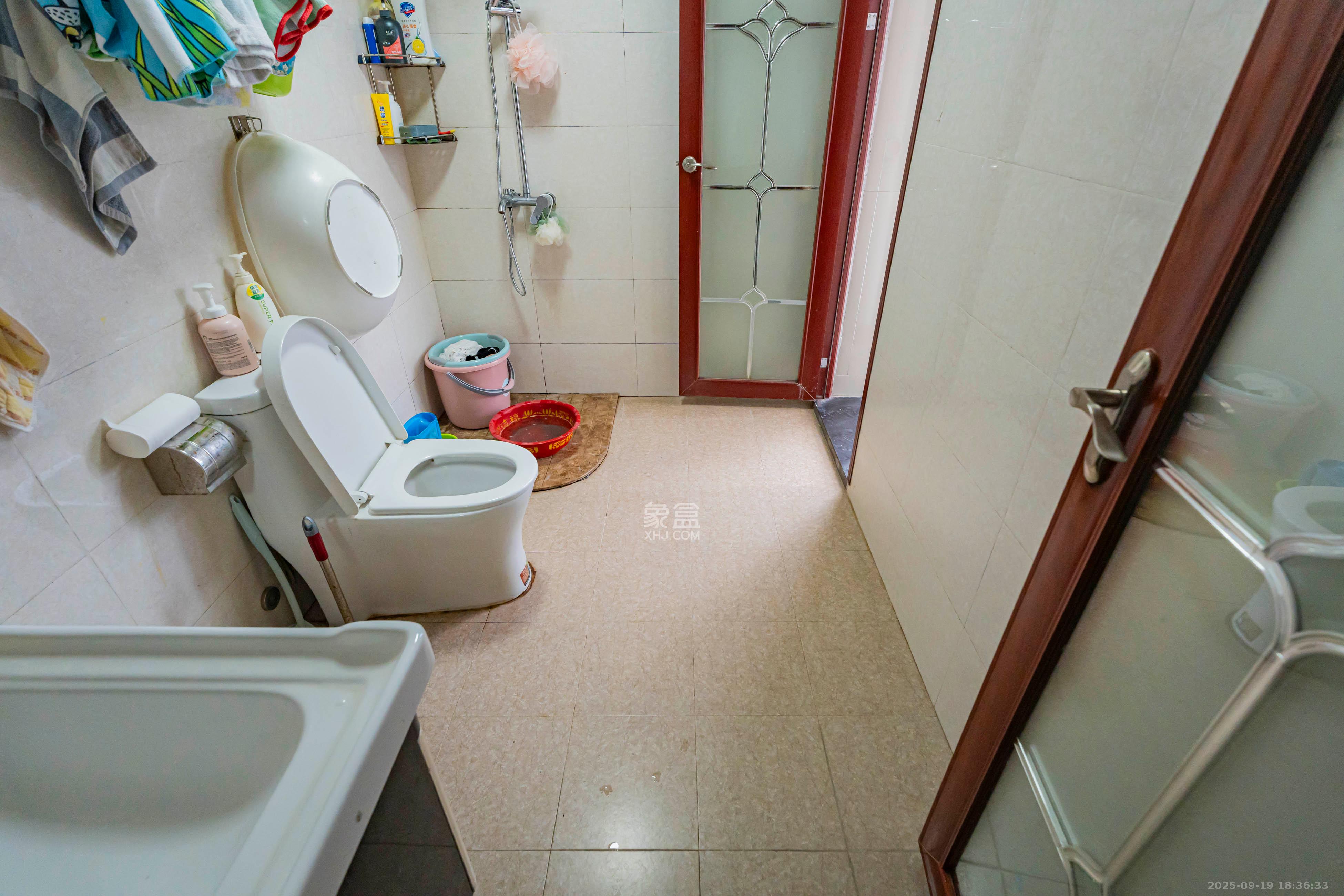 凯乐国际城  3室2厅1卫    120.0万 凯乐国际城  3室2厅1卫    120.0万卫生间